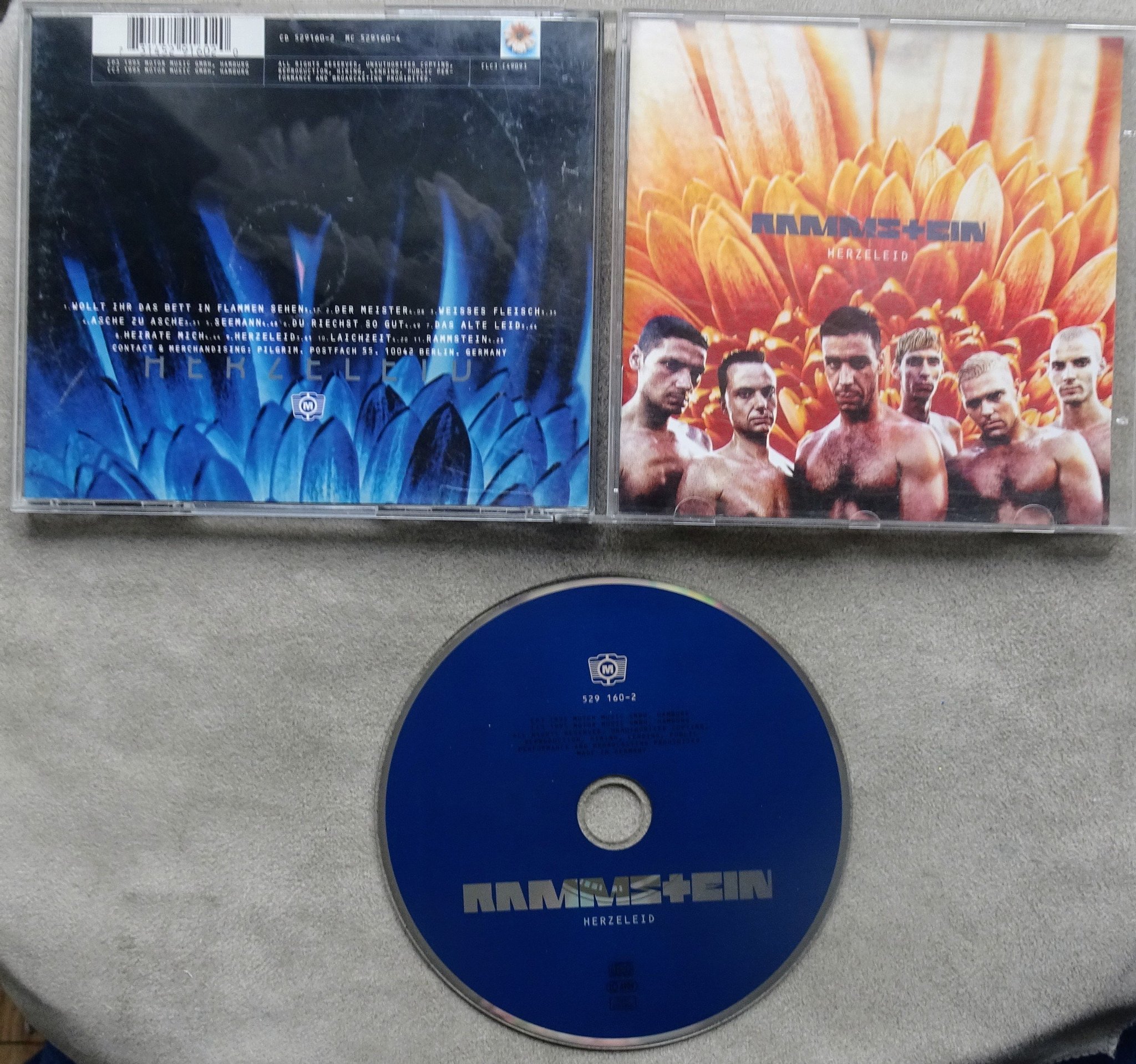 Se produkter som liknar Rammstein: Herzeleid 1995 på Tradera (619845411)