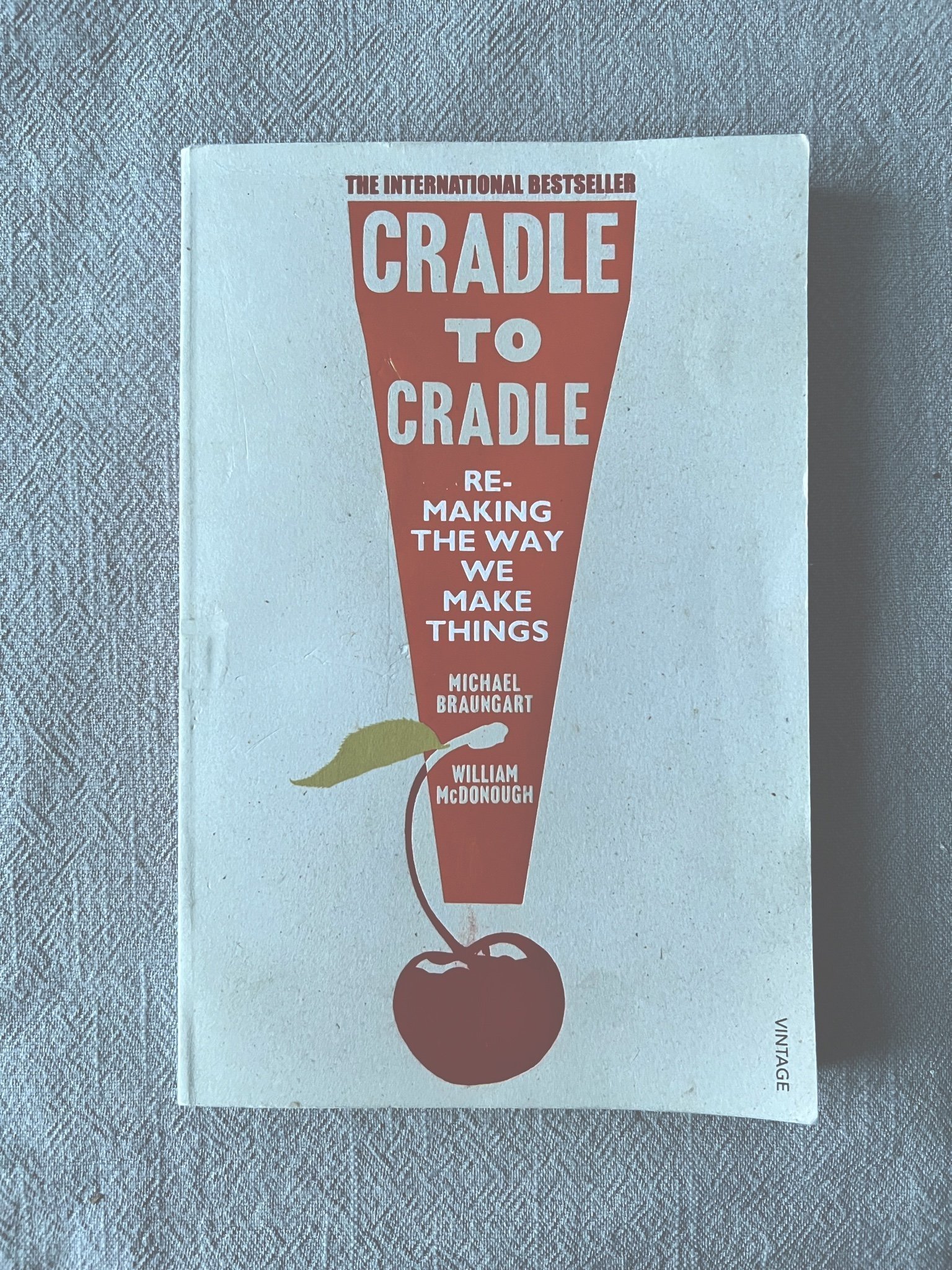 Cradle to Cradle av Michael Braungart och Willi.. Köp på Tradera