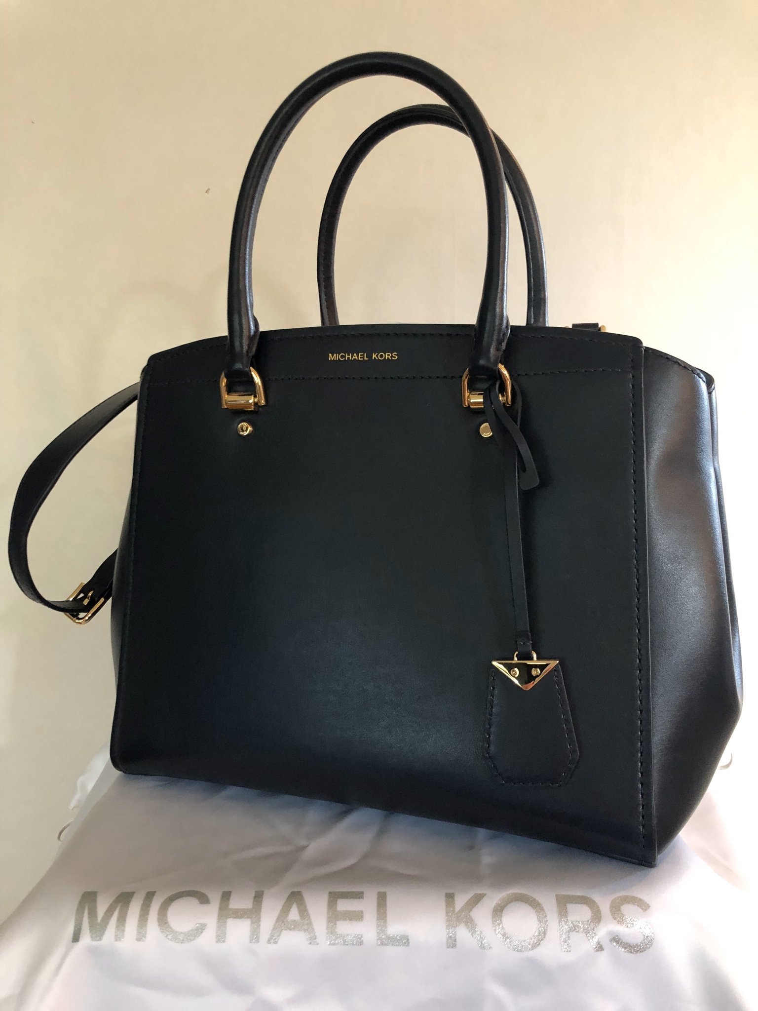 Marinblå väska i skinn från Michael kors, nyskick (372983484 Marinblå väska i skinn från Michael kors, nyskick (372983484