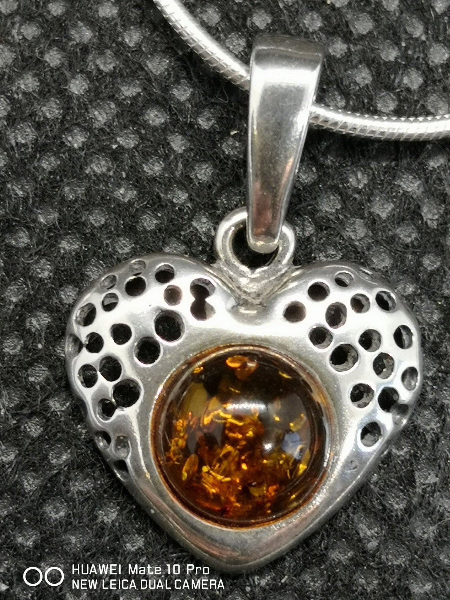 HÄNGE BÄRNSTEN HJÄRTA 21x14mm med ORMLÄNK kedja 40cm ~ Silver