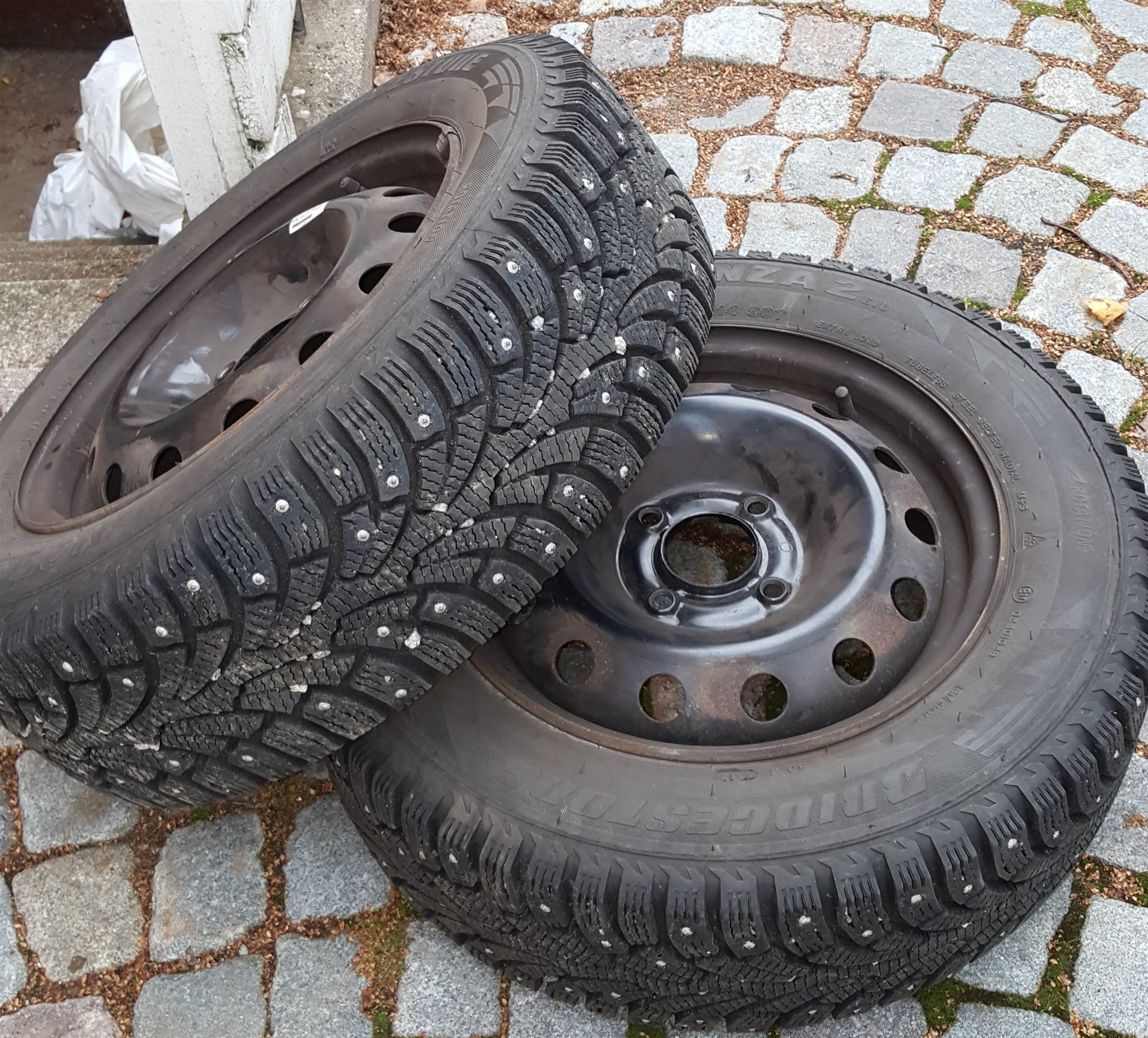 dubbdäck med plåtfälg