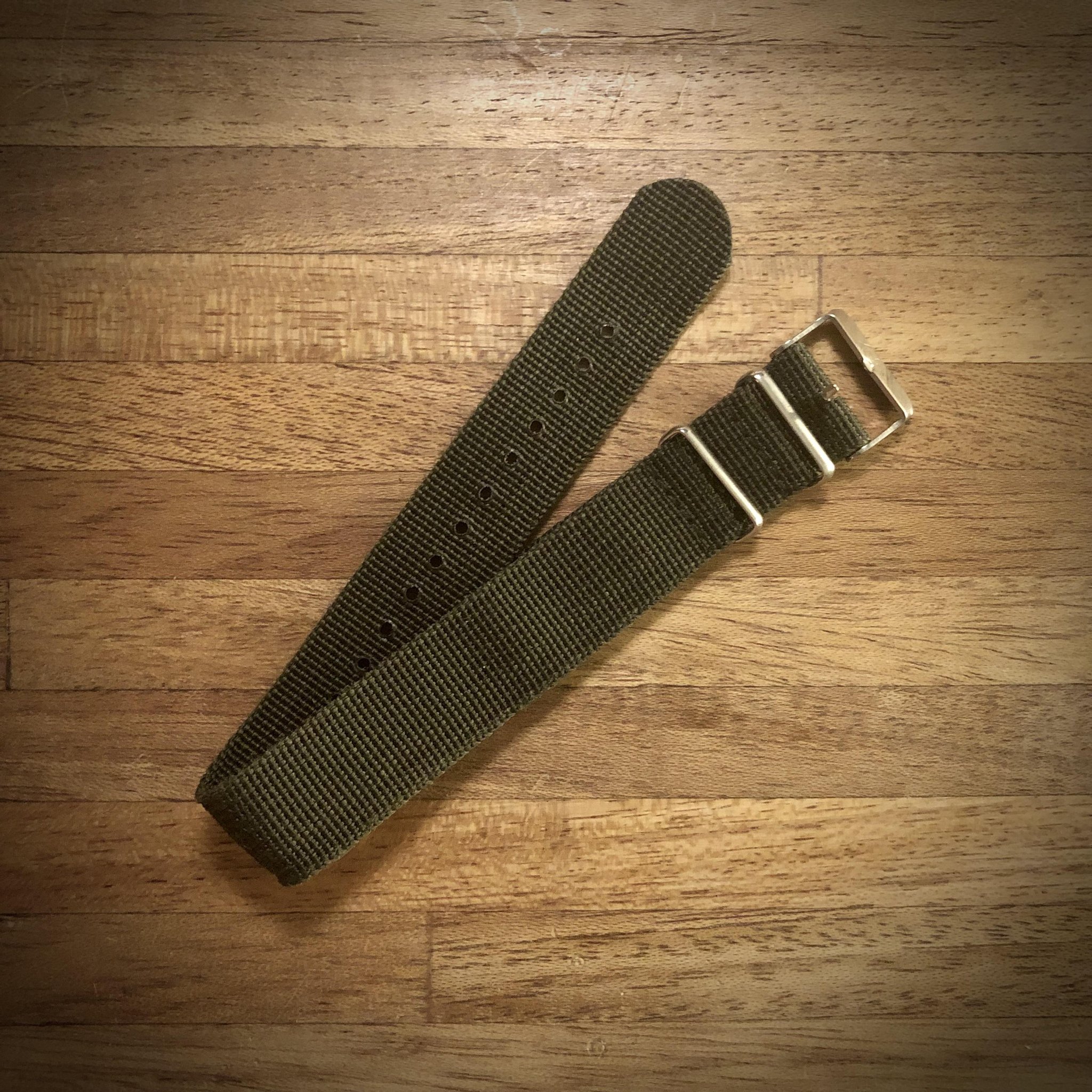 Nytt NATO band militärgrönt 18 mm Köp på Tradera (625495462)