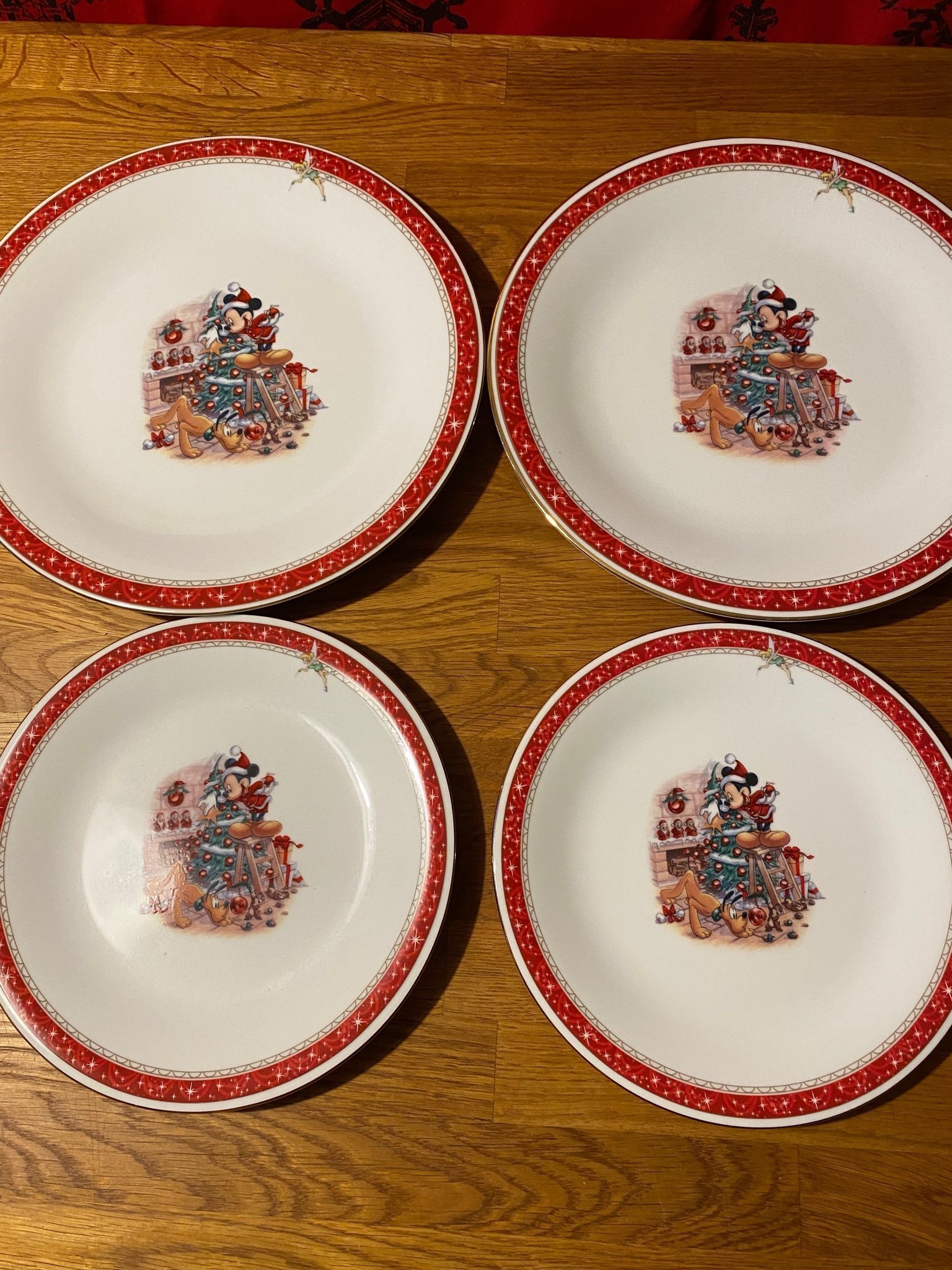 Fyrklövern Disney Plutos Julgran Köp på Tradera (627440954)