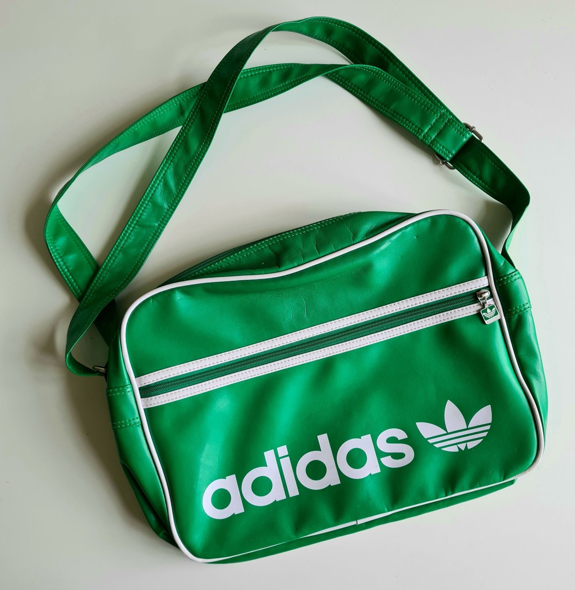 Adidas väska axelremsväsks messengerbad ärtgrön retro Adidas väska axelremsväsks messengerbad ärtgrön retro