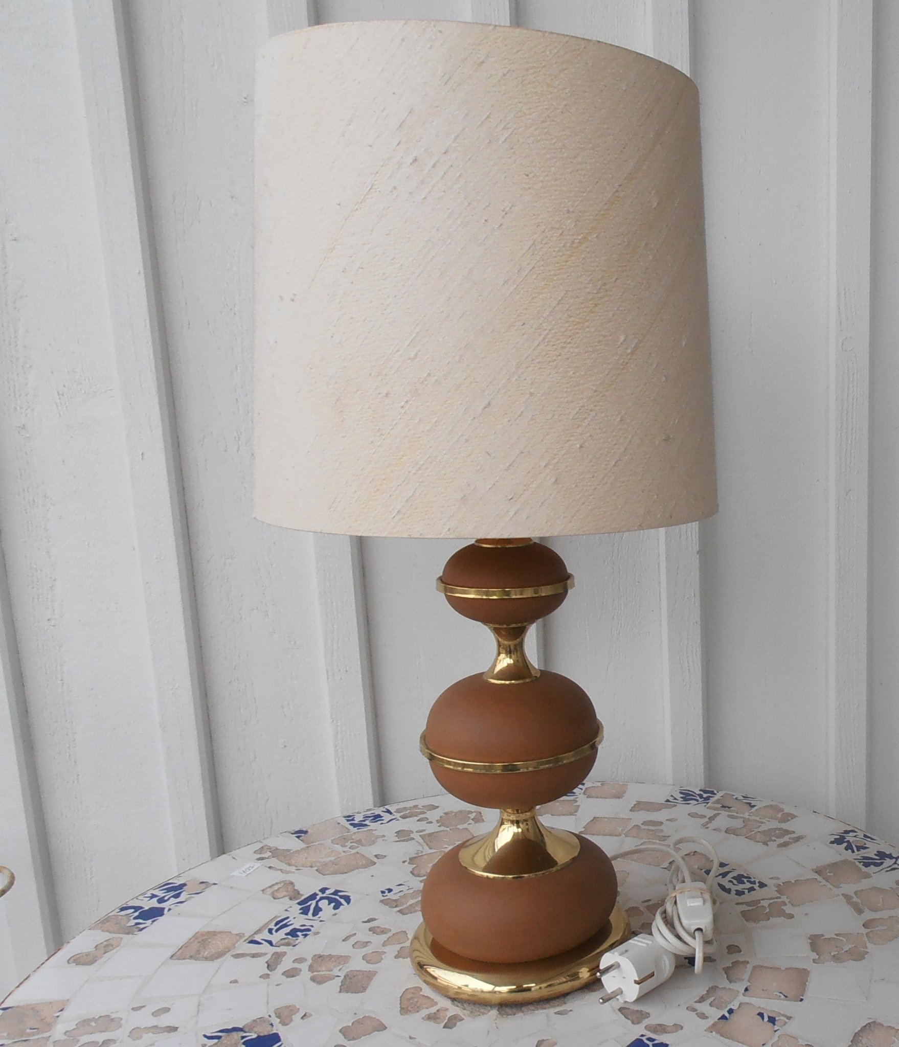 BORDSLAMPA KULFORMAD FOT MÄSSING GALONKLÄDD LAMPA 60 70 TAL DESIGN STILARMATUR BORDSLAMPA KULFORMAD FOT MÄSSING GALONKLÄDD LAMPA 60 70 TAL DESIGN STILARMATUR