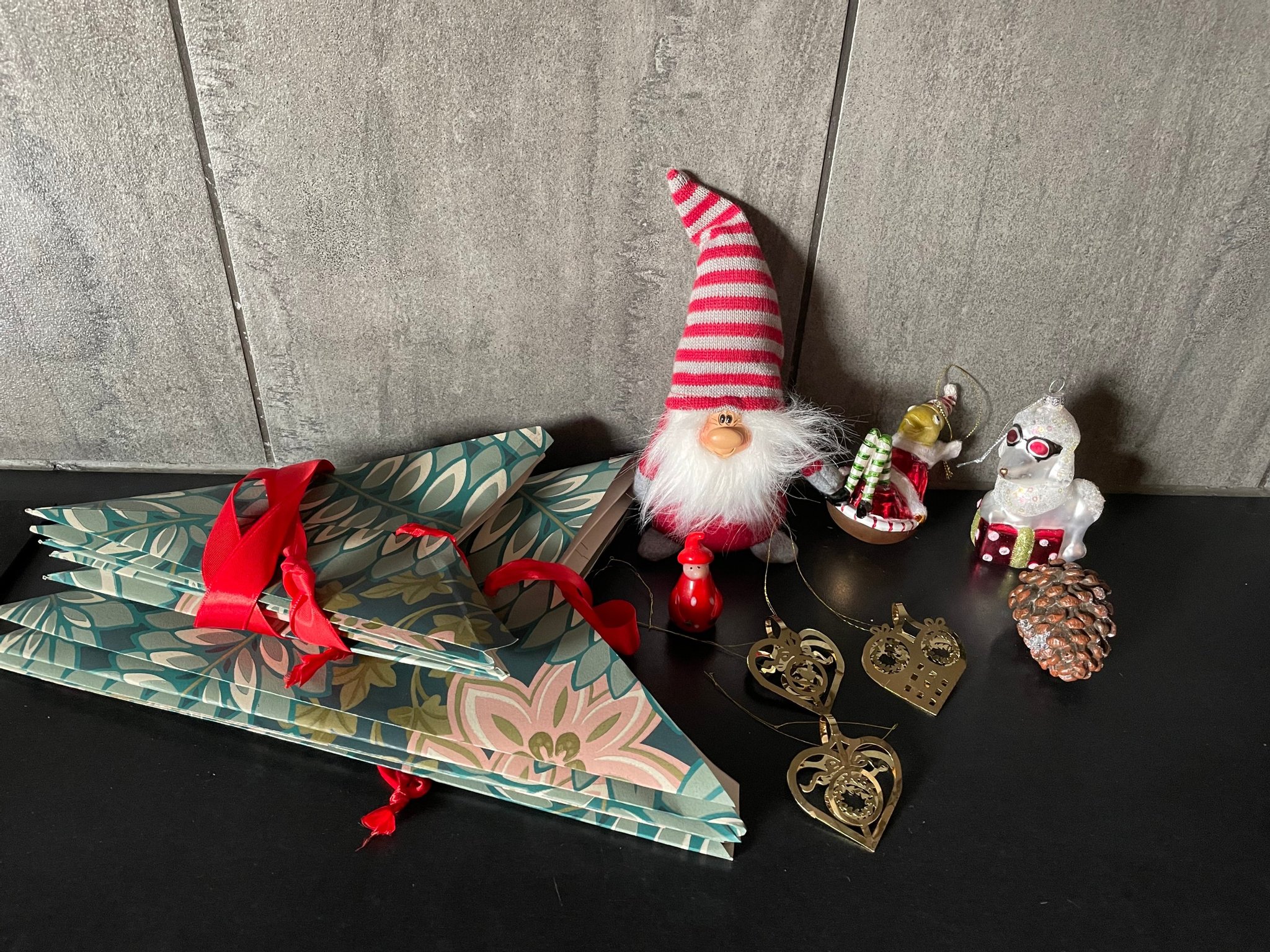 Se produkter som liknar Adventsstjärna Tomte julgrans.. på Tradera