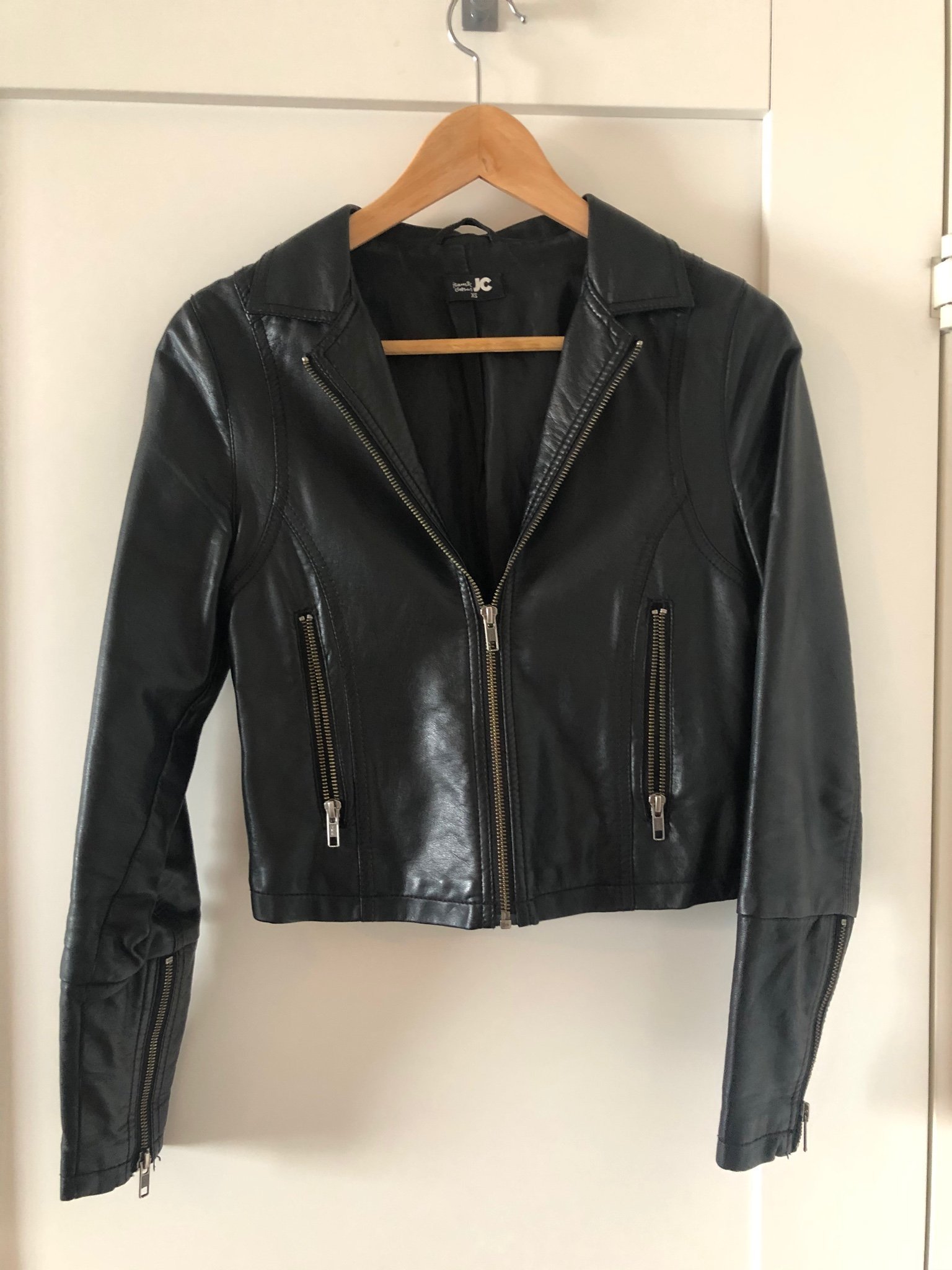 Skinnjacka från JC strl. XS (405072772) ᐈ Köp på Tradera Skinnjacka från JC strl. XS (405072772) ᐈ Köp på Tradera