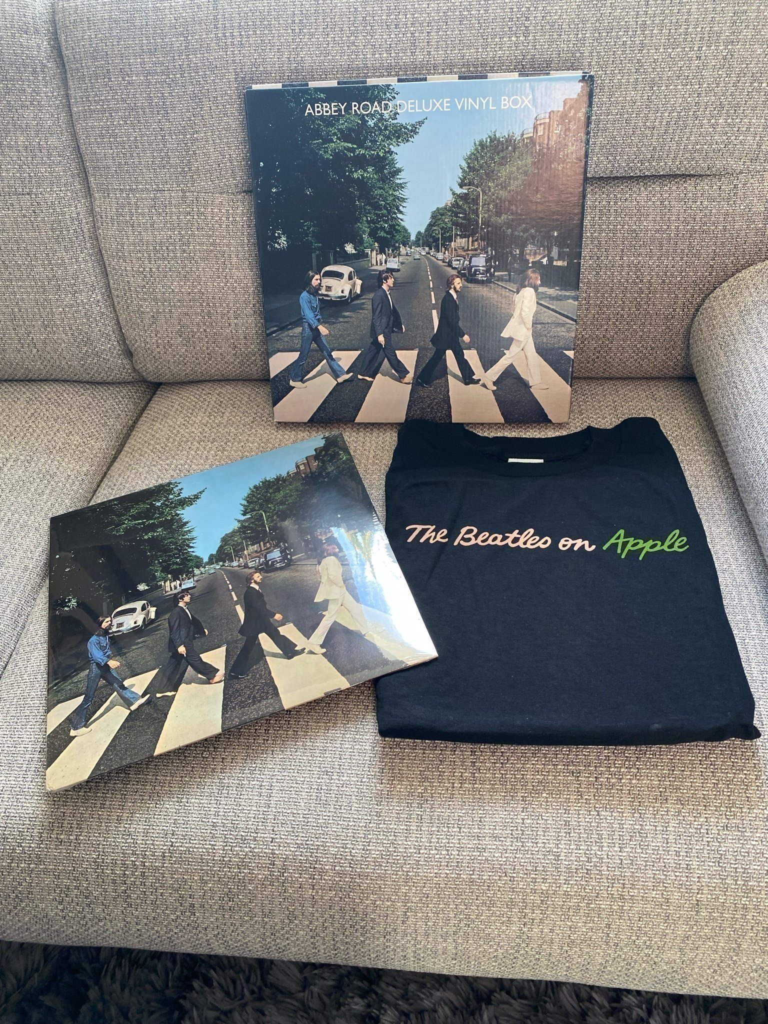 洋楽 BEATLES ABBEY ROAD DELUXE VINYL BOX Amazon.com: Abbey Road (Anniversary Edition)[Deluxe 3 LP