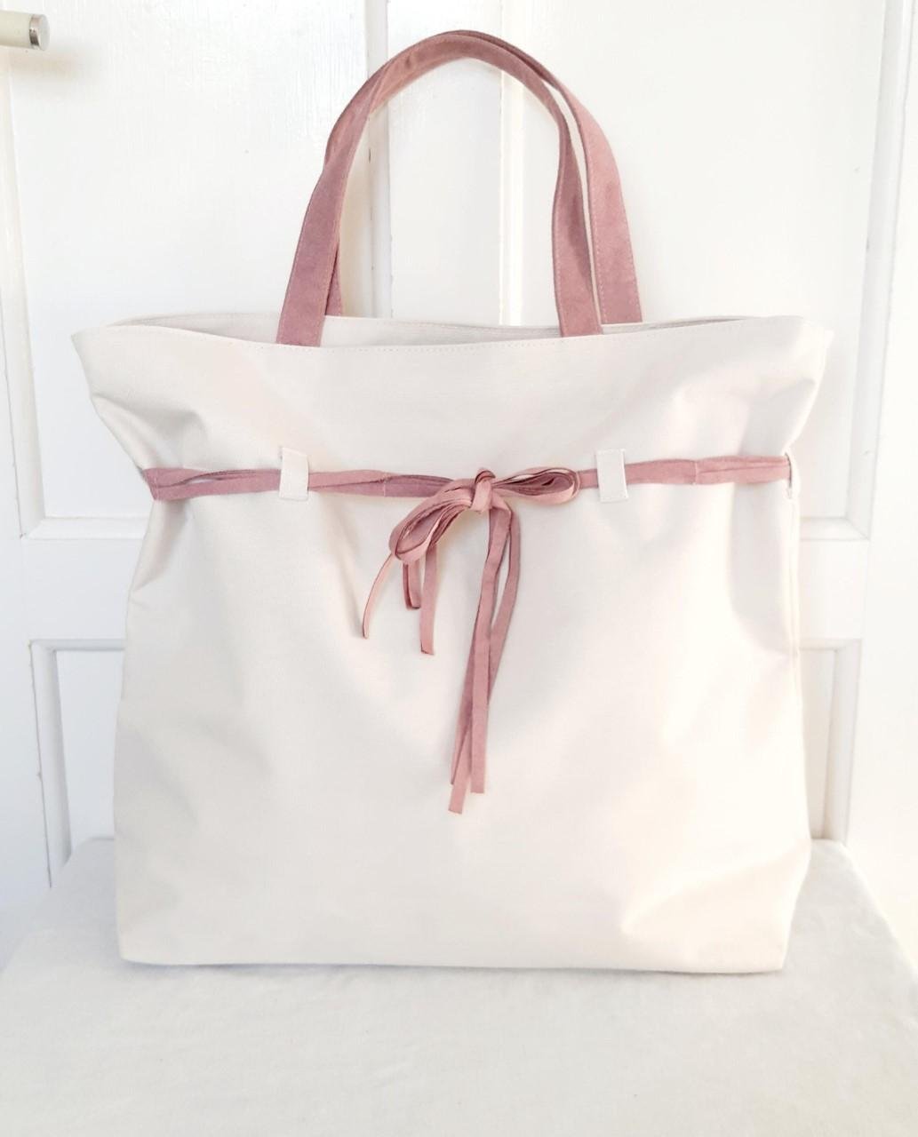 Beige stor väska Lancome weekendbag handväska dam äkta mocka rosa band Nyskick! Beige stor väska Lancome weekendbag handväska dam äkta mocka rosa band Nyskick!