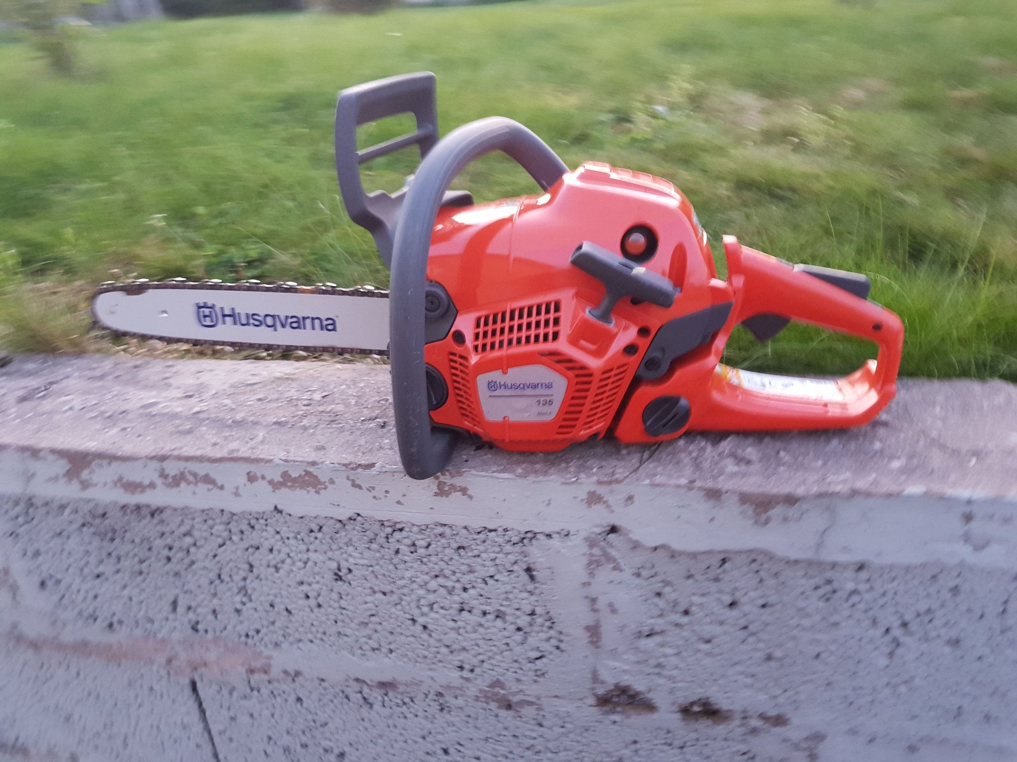 Husqvarna 135 mark II motorsåg (418606624) ᐈ Köp på Tradera