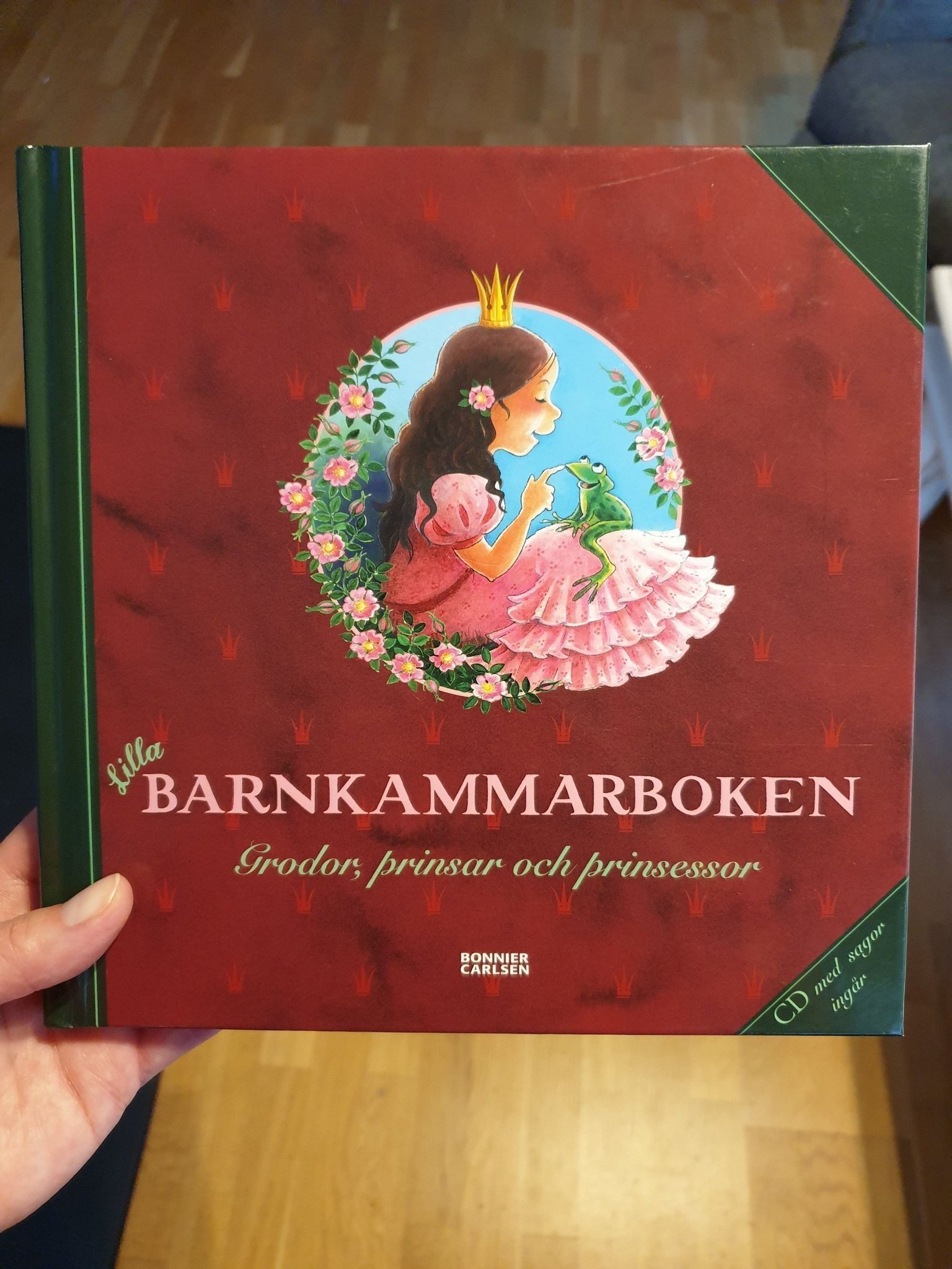 Se produkter som liknar Barnbok Lilla barnkammarboken.. på Tradera