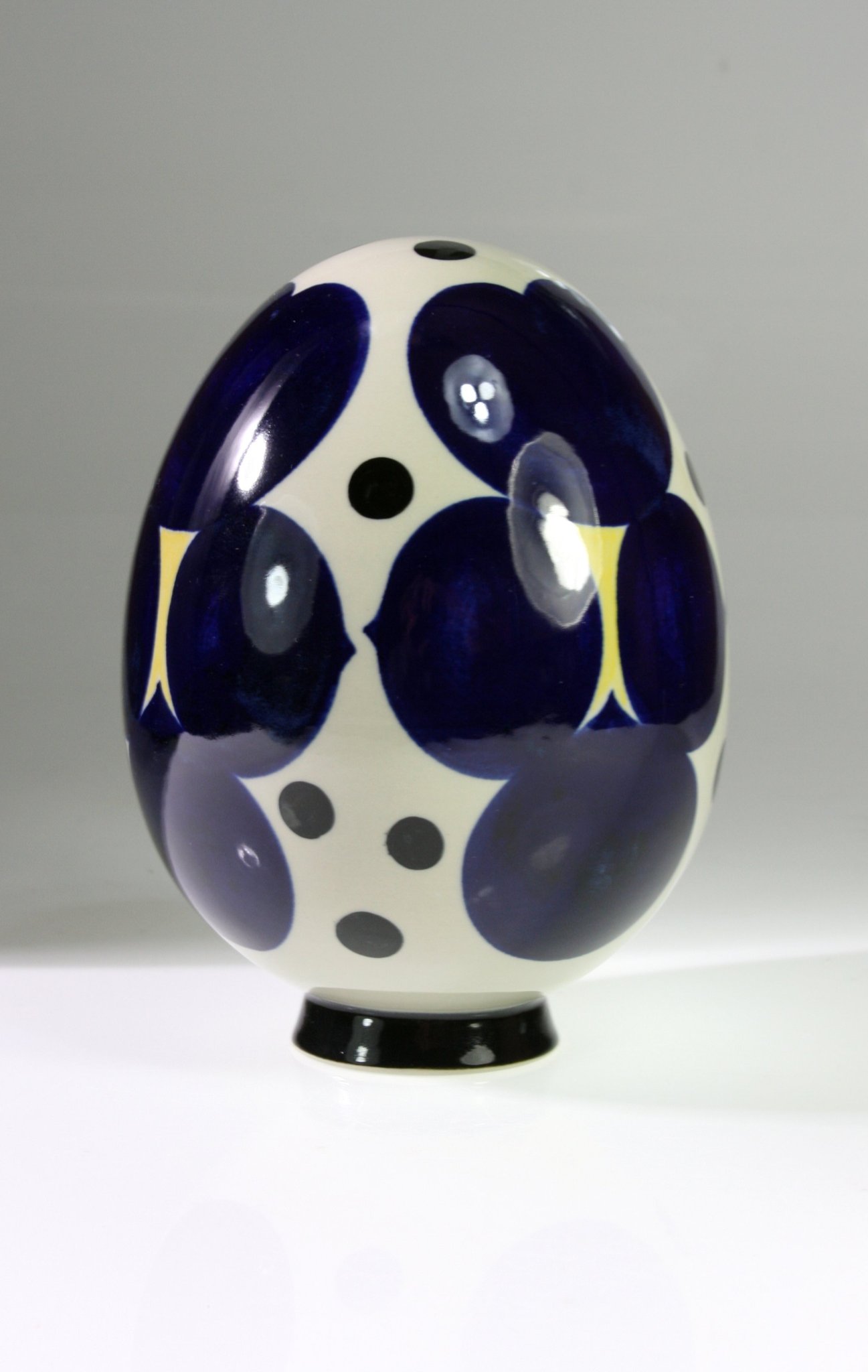 Figurin - Ägg - Atelje - Rörstrand - Sylvia Leuchovius - ca 18-19 cm