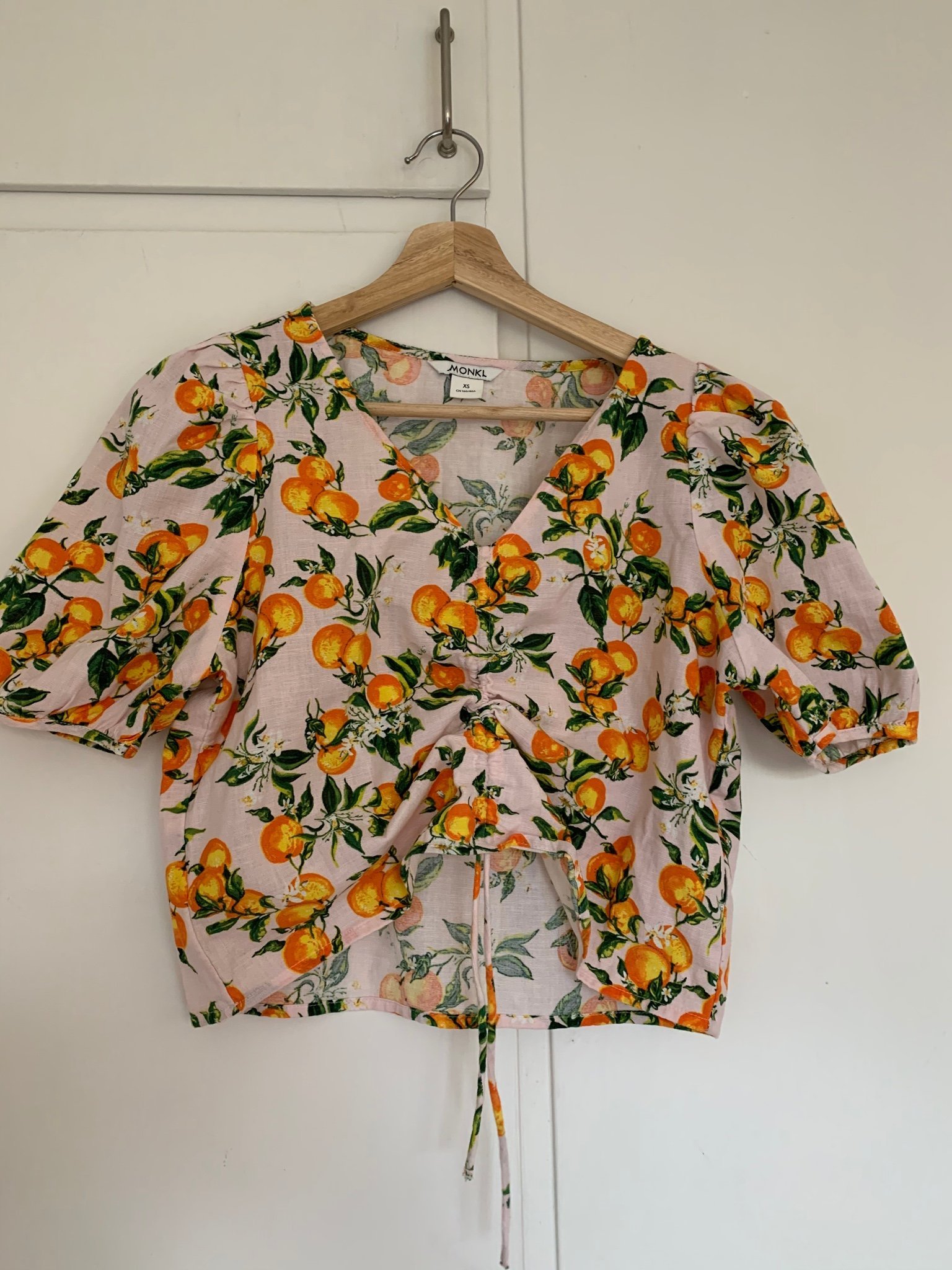 Somrig topp från Monki storlek xs