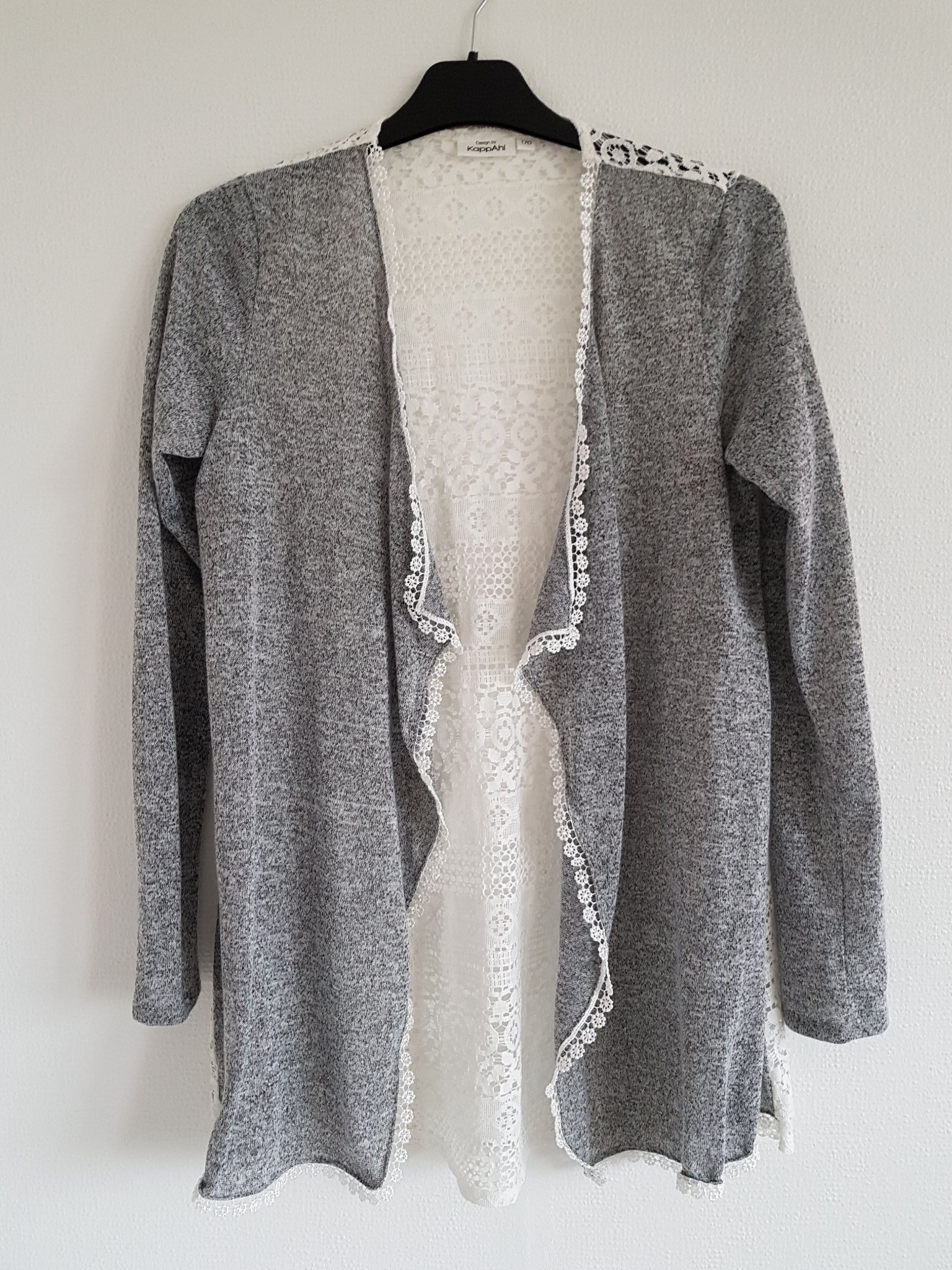 Fin Kofta Cardigan spetskantad med rygg i spets.. (360005712 Fin Kofta Cardigan spetskantad med rygg i spets.. (360005712