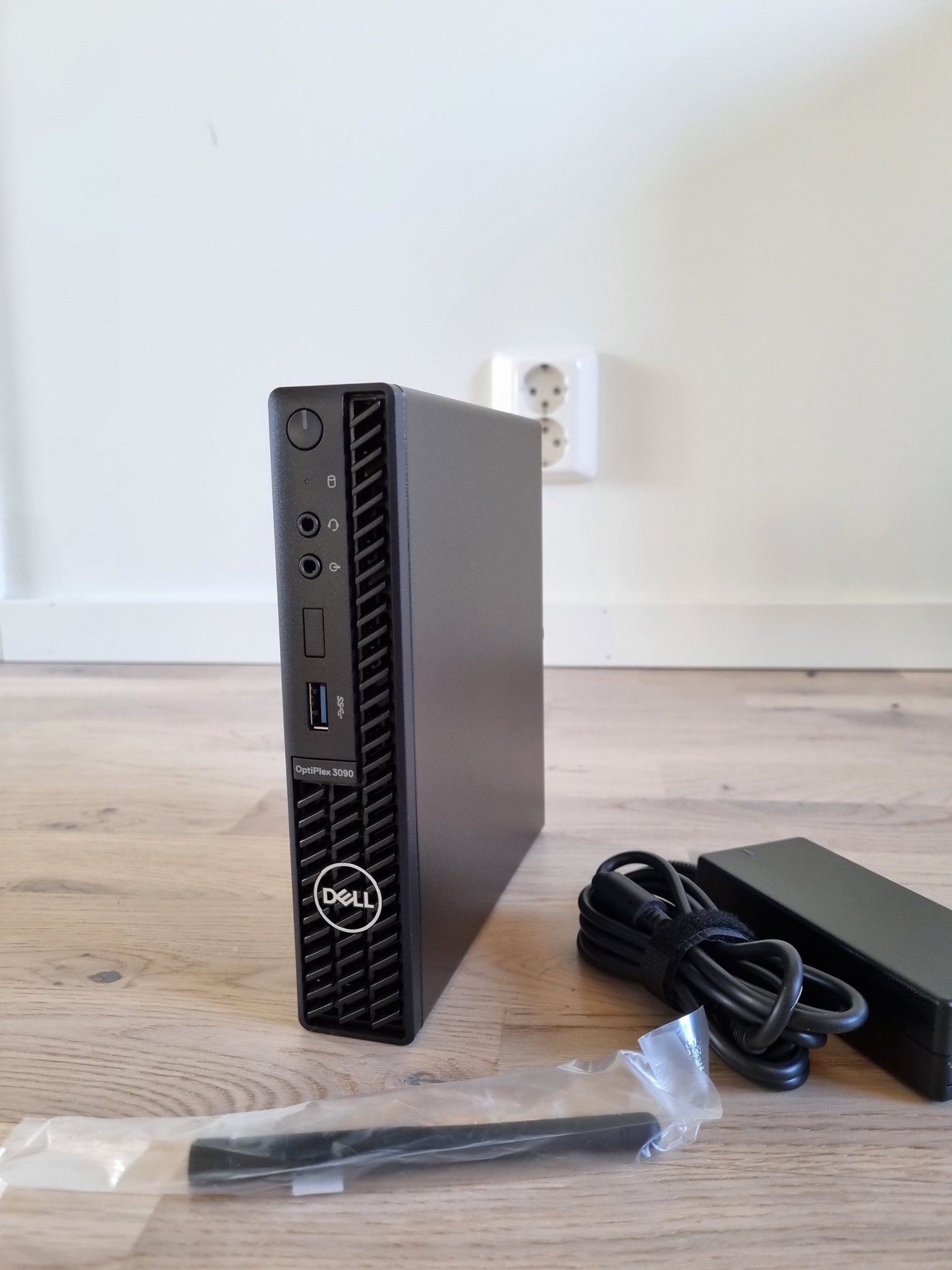 Dell OptiPlex 3090 Micro (i310105T/8 GB RAM/25.. Köp på Tradera