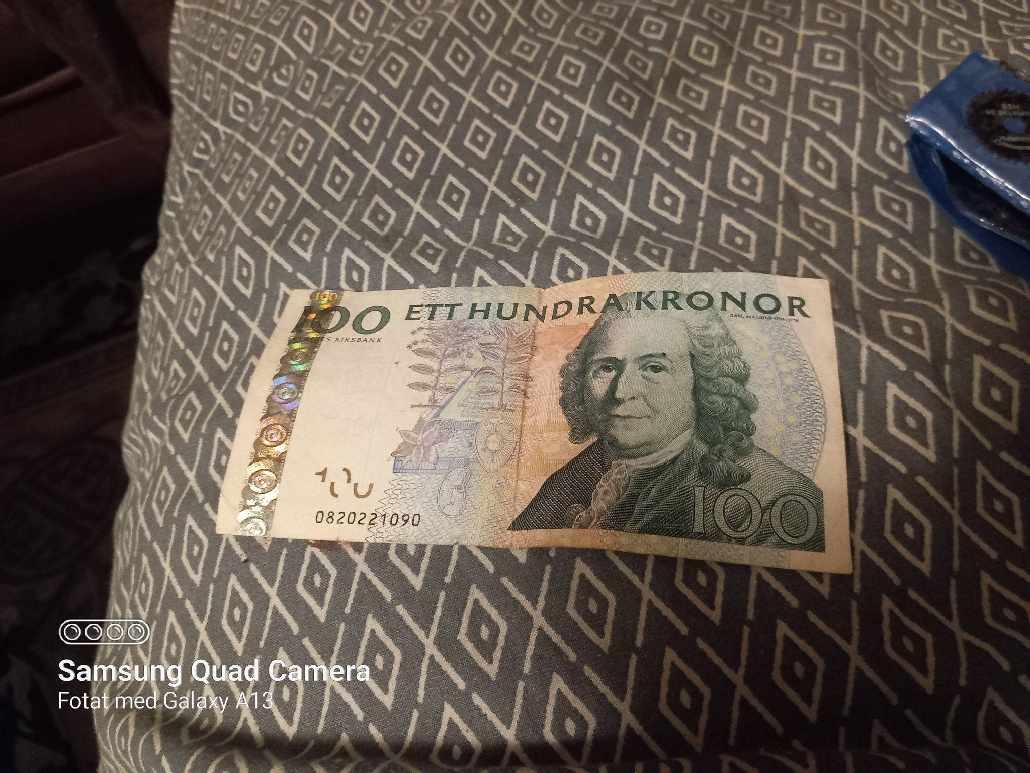 100 kronors sedel mindre vikning i mitten Köp på Tradera (594464113)