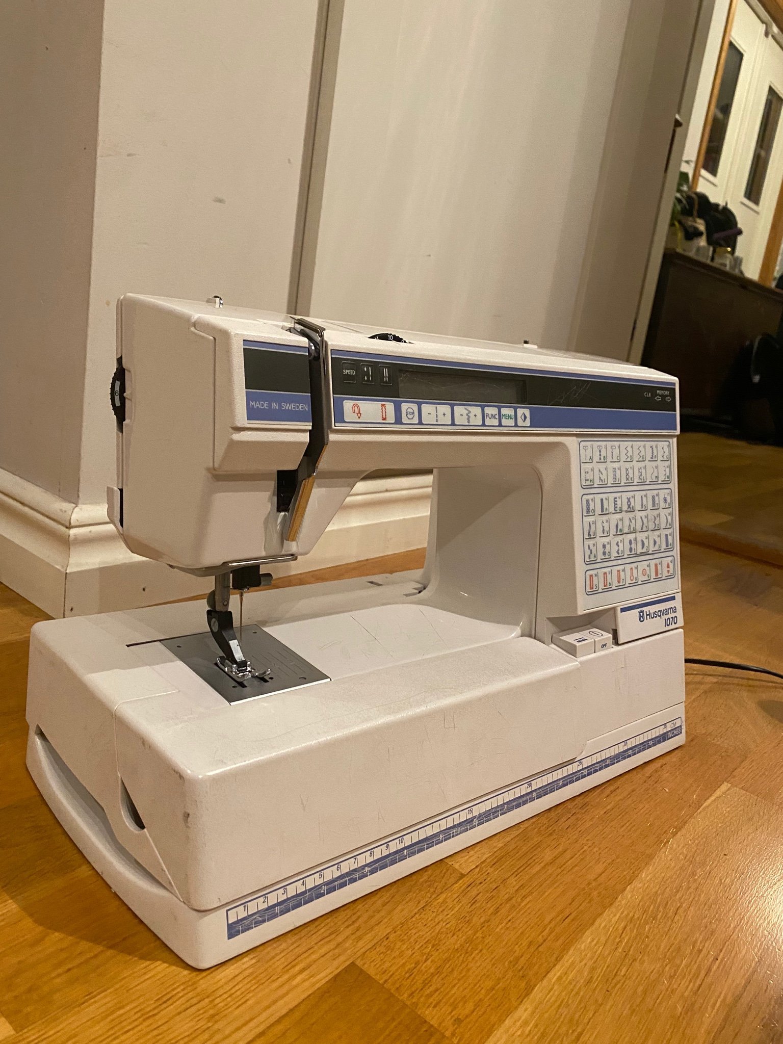 Se produkter som liknar Husqvarna 1070 på Tradera (569189941)