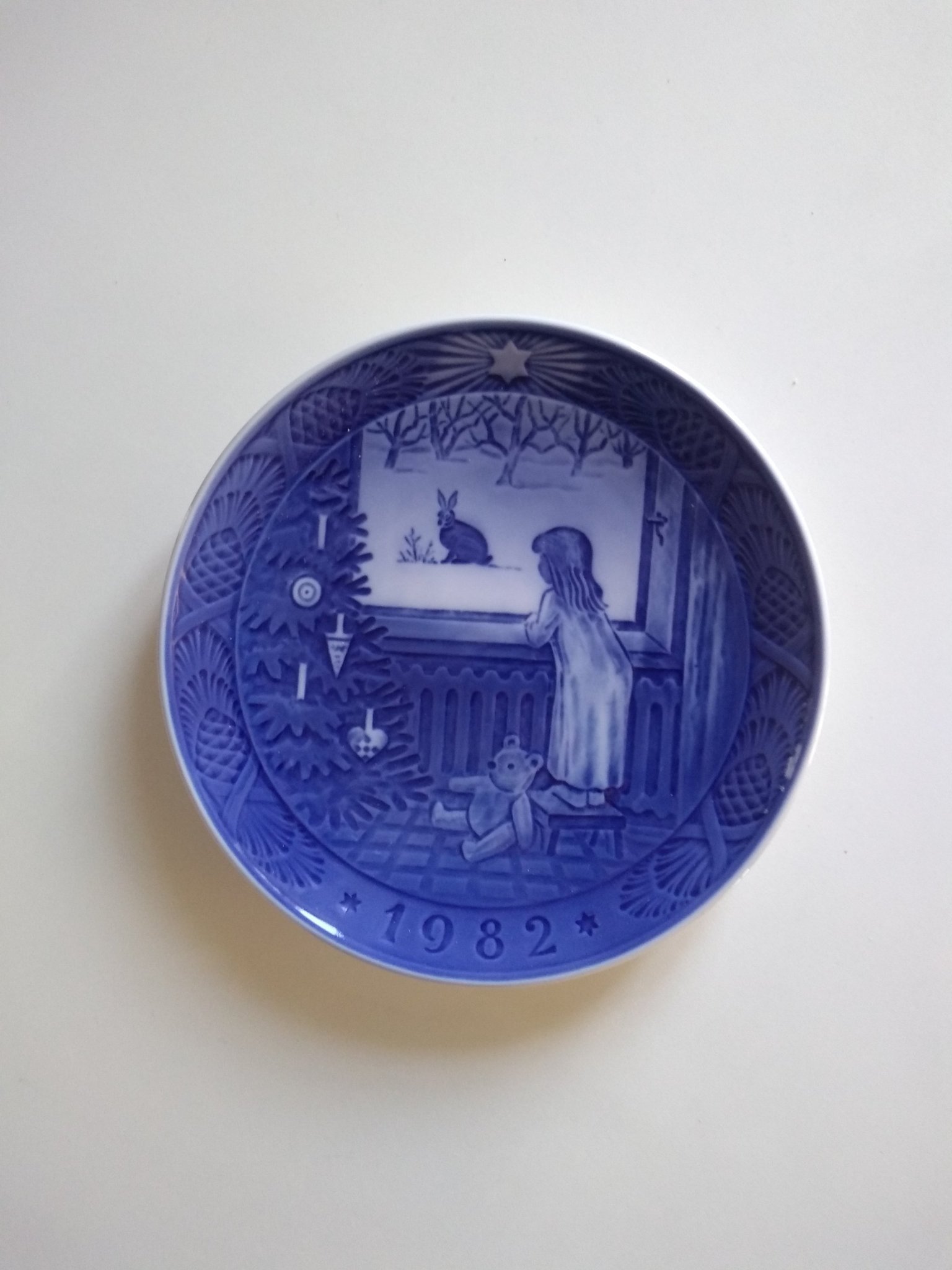 Waiting for Christmas 1982 Royal Copenhagen Christmas Plate