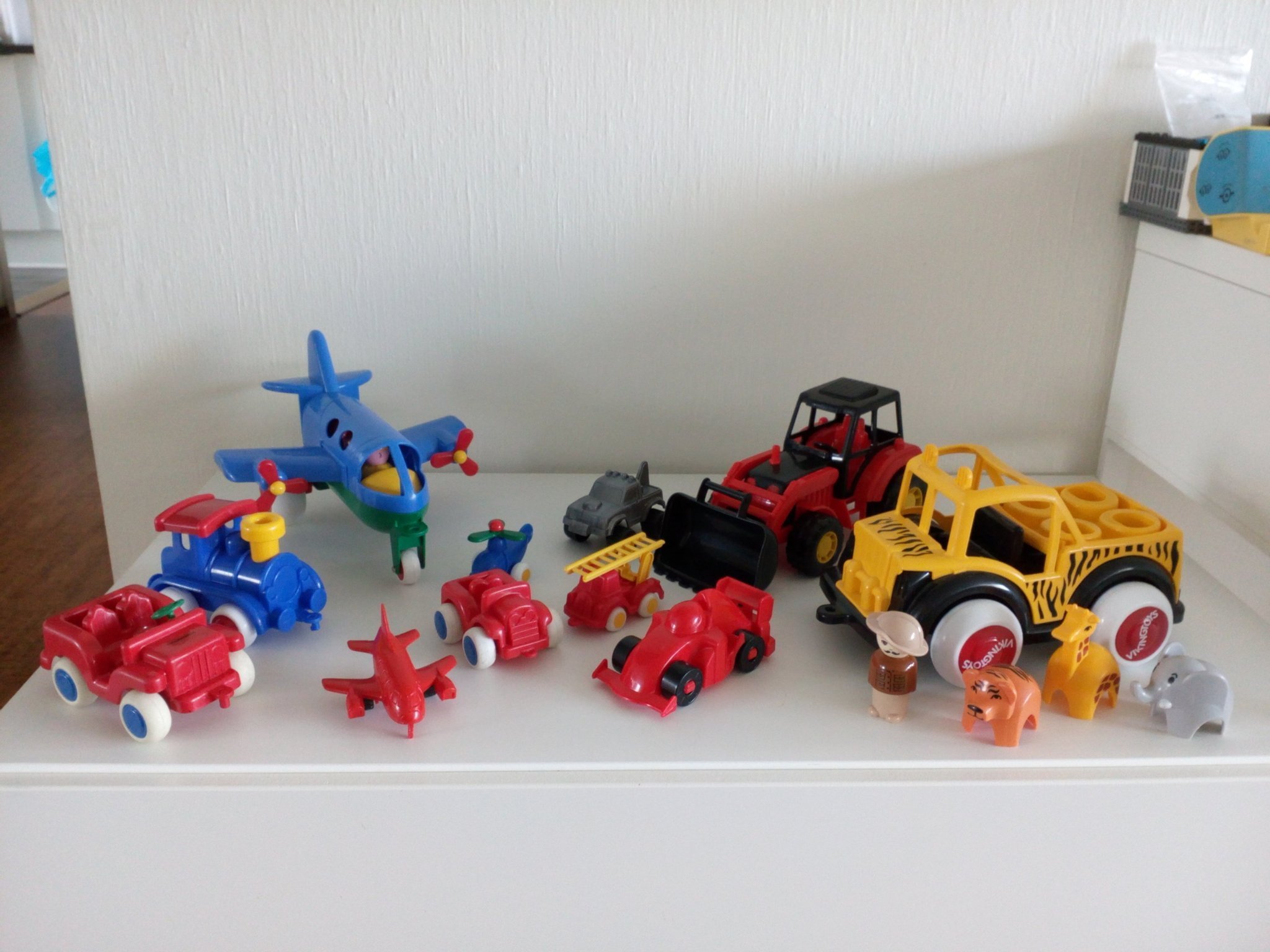 Viking Toys och Plasto, flygplan, bilar, buss, .. Köp på Tradera