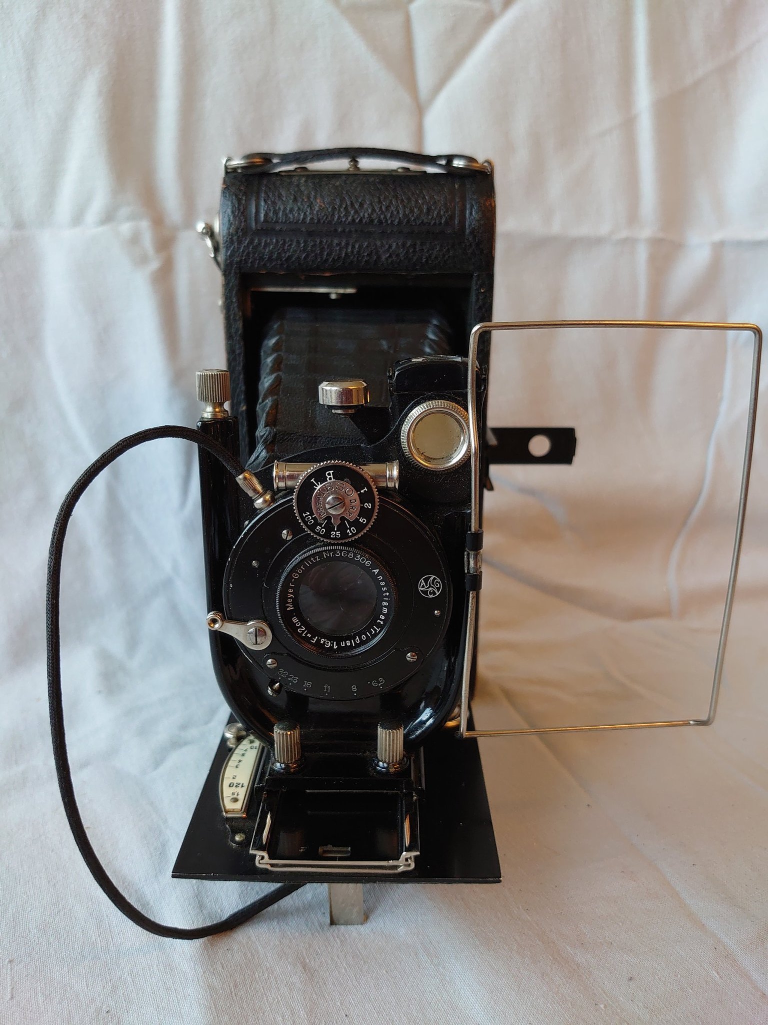 Glunz camera Meyer-Gorlitz.Anastigmat Trioplan 4.5/10.5cm w/case A Glunz Ingo Strut Camera,