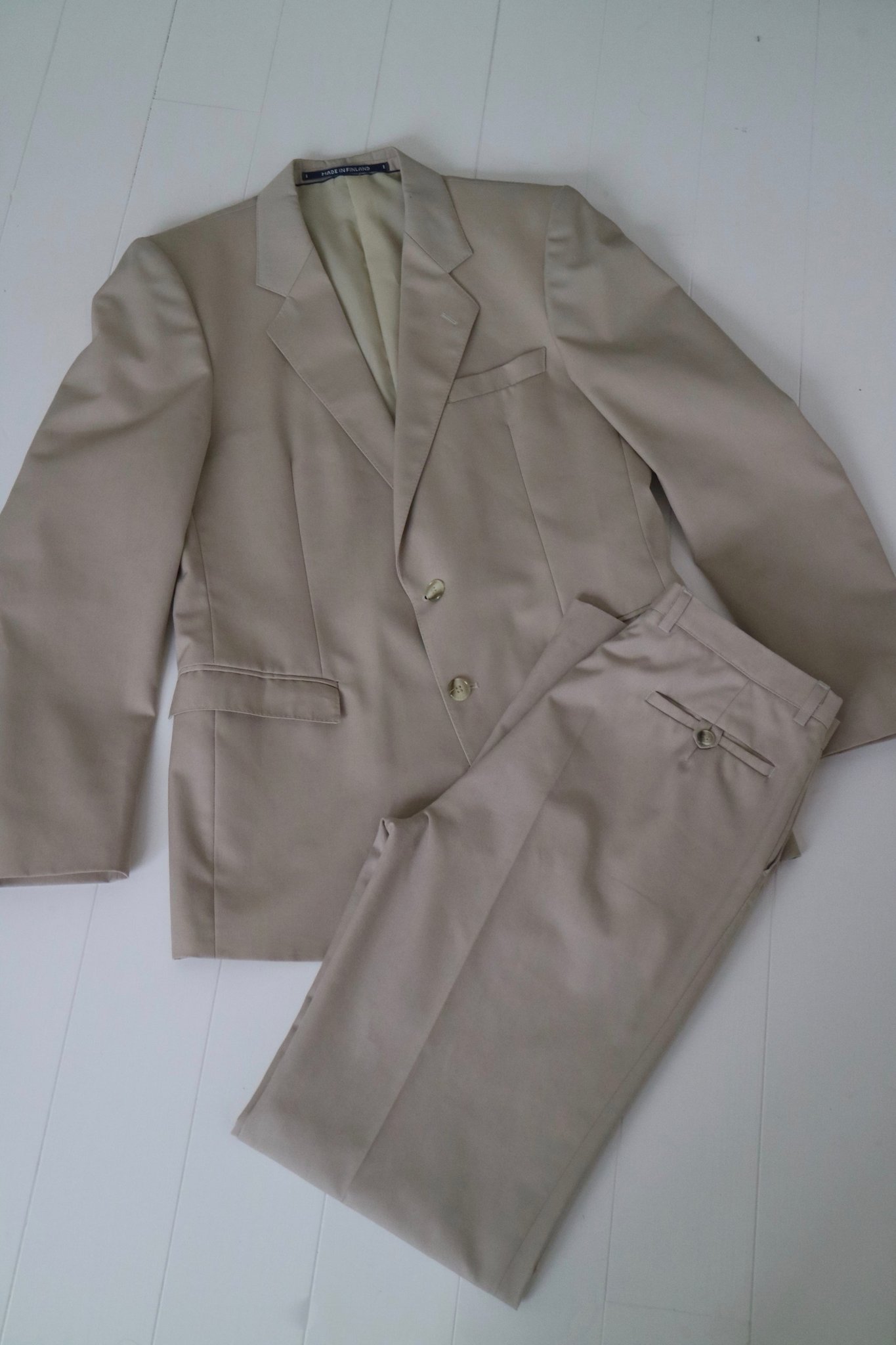 Beige kostym kavaj byxor kostymbyxor stl. 150 B.. (404365387 Beige kostym kavaj byxor kostymbyxor stl. 150 B.. (404365387