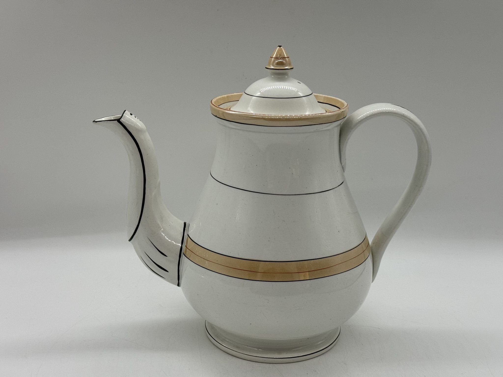 ANTIK KAFFEKANNA MED LOCK I PORSLIN 1800-TAL EMPIRE STIL