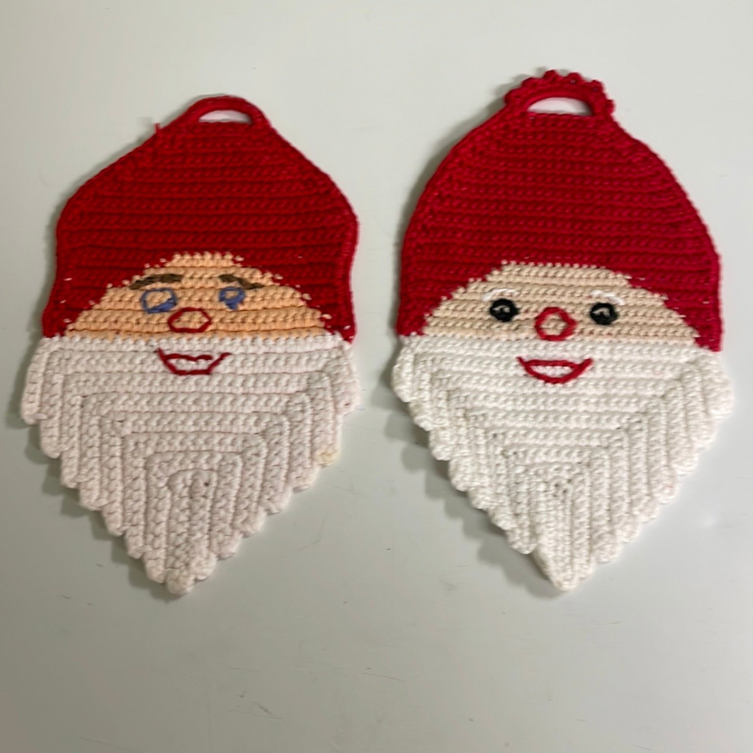 Se produkter som liknar VIRKADE JUL GRYTLAPPAR TOMTE .. på Tradera