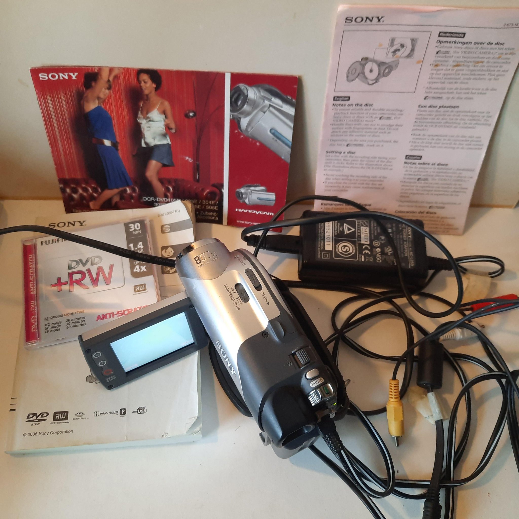 Se produkter som liknar SONY Handycam 800x digital zo.. på Tradera