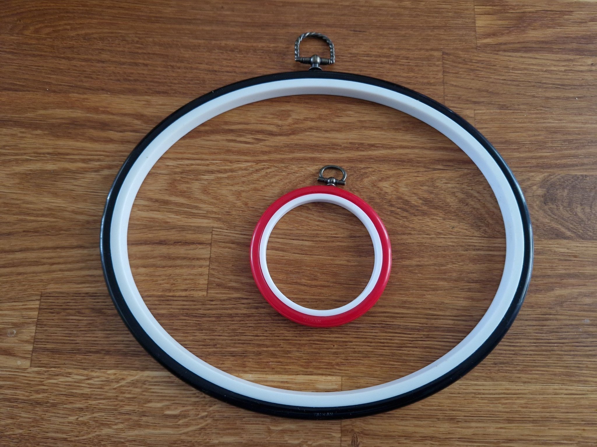 Ram till broderier / ramar / broderi Köp på Tradera (566209276)