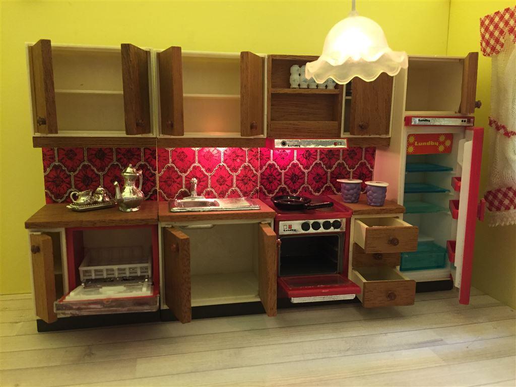 Lundby, komplett kök med belysning, gardin, lite tillbehör ...