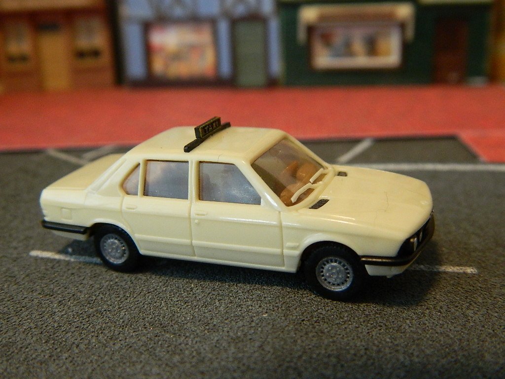 BMW 528i Taxi - Herpa