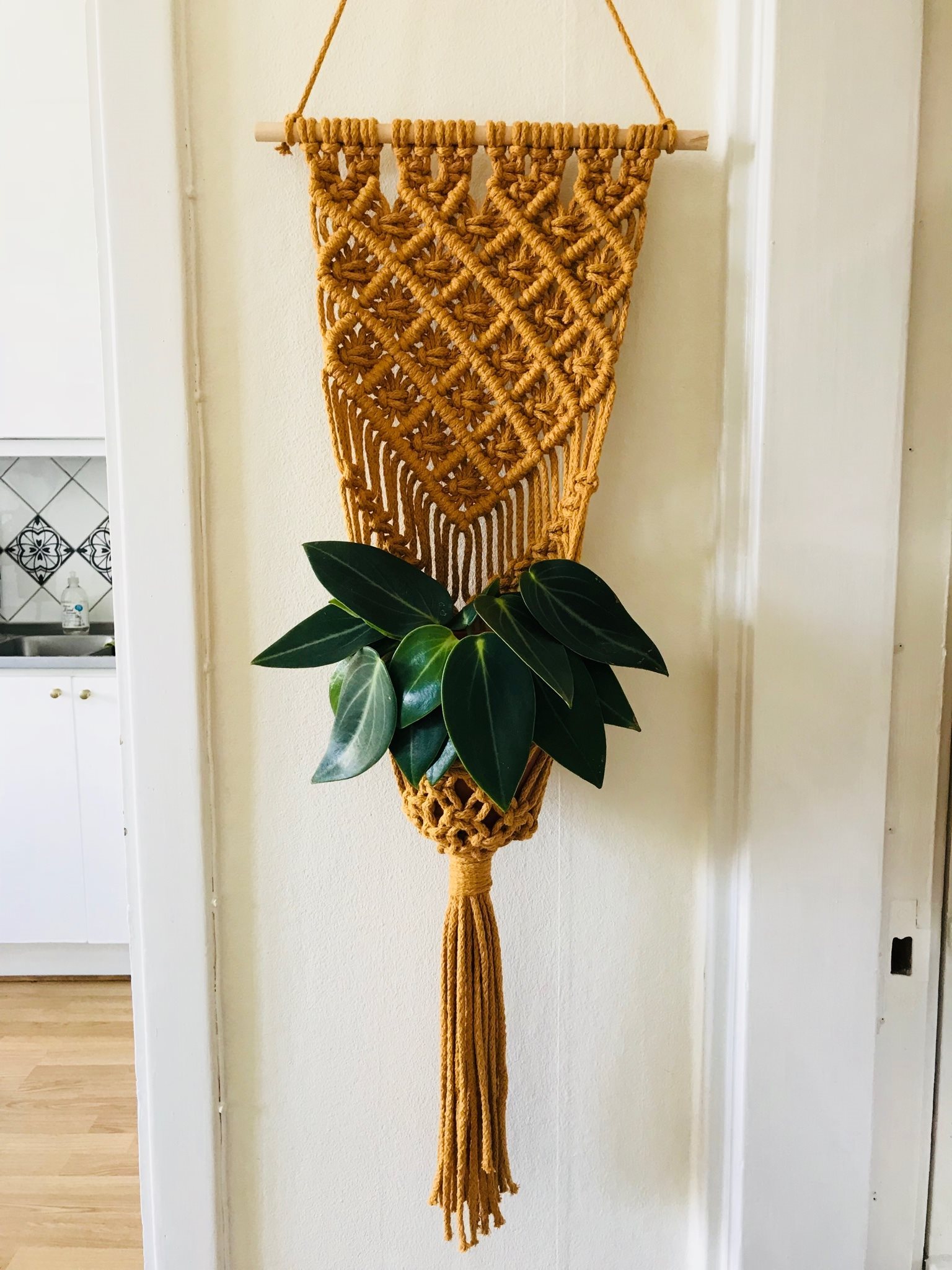 Väggampel i makramé. inredning. dekoration. boho. på tradera.com