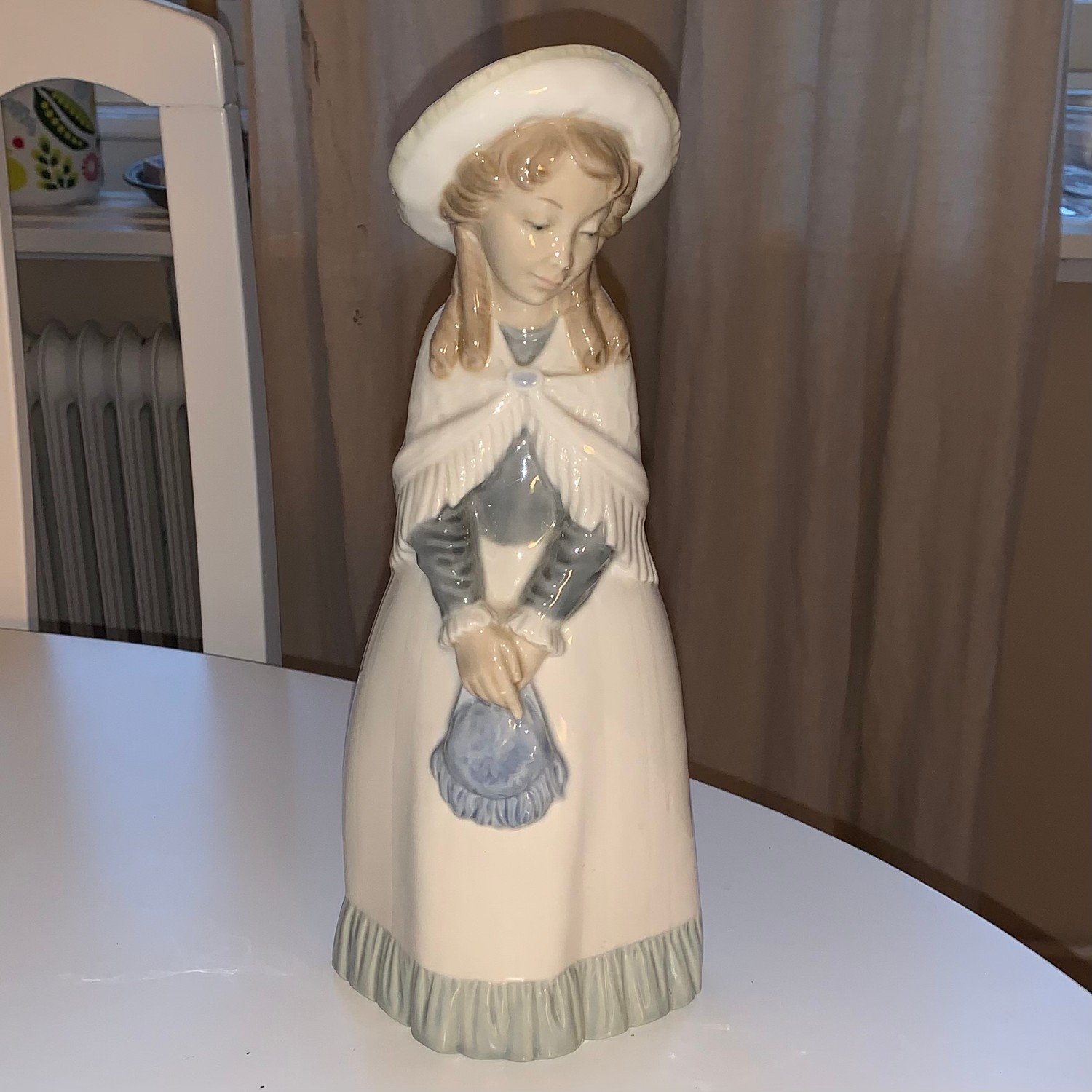 置物 NAO DAISA. 2003 Lladro NAO B DAISA 2003 Handcrafted