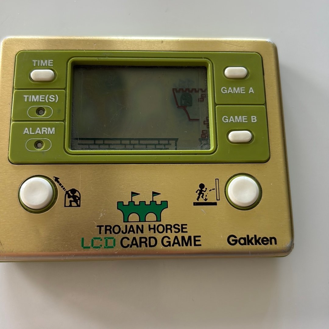 Defekt Gakken Trojan Horse LCD Card Game | Köp på Tradera (732417413)