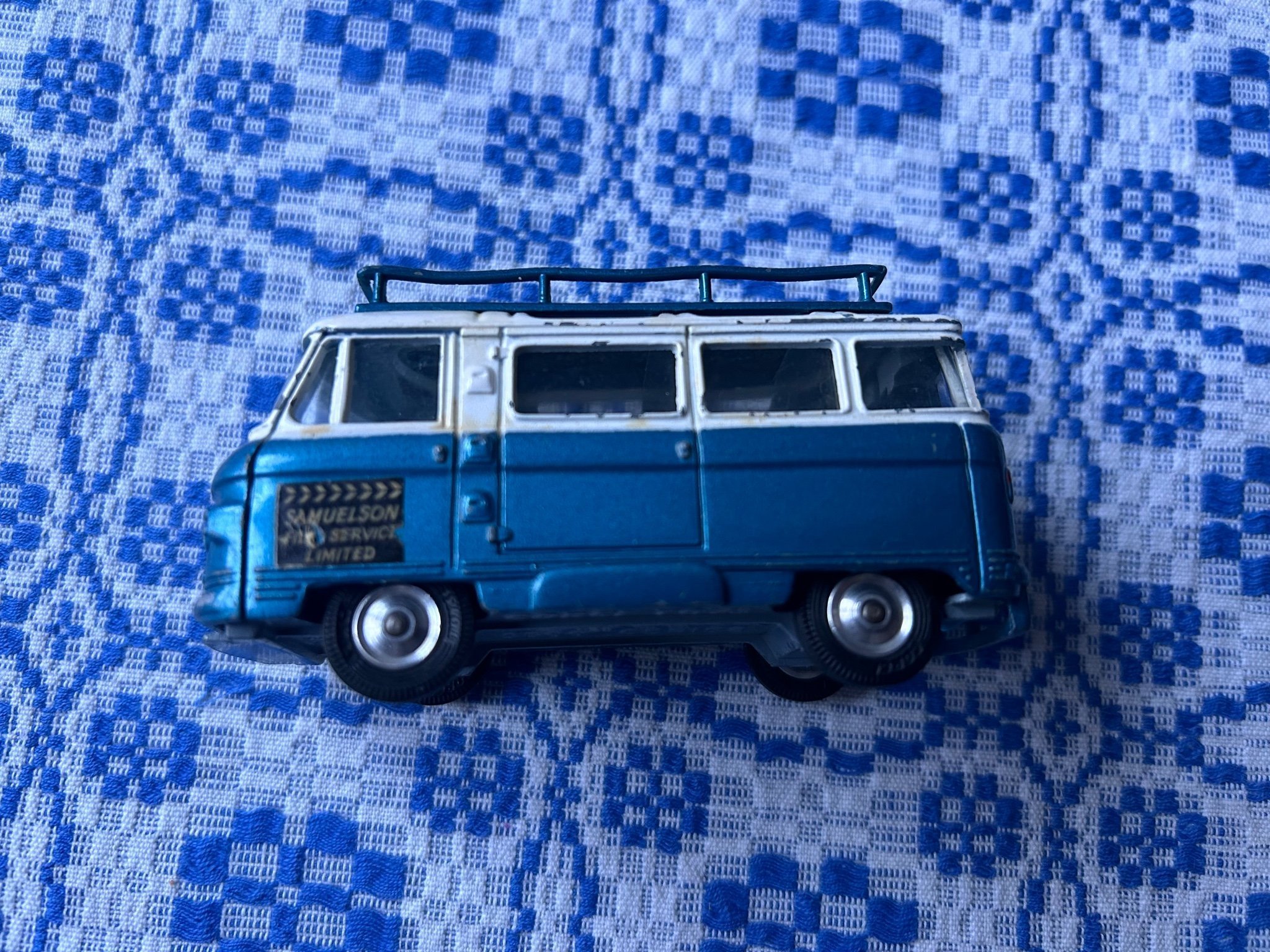 Se produkter som liknar Corgi Toys Commer Bus 2500 se.. på Tradera