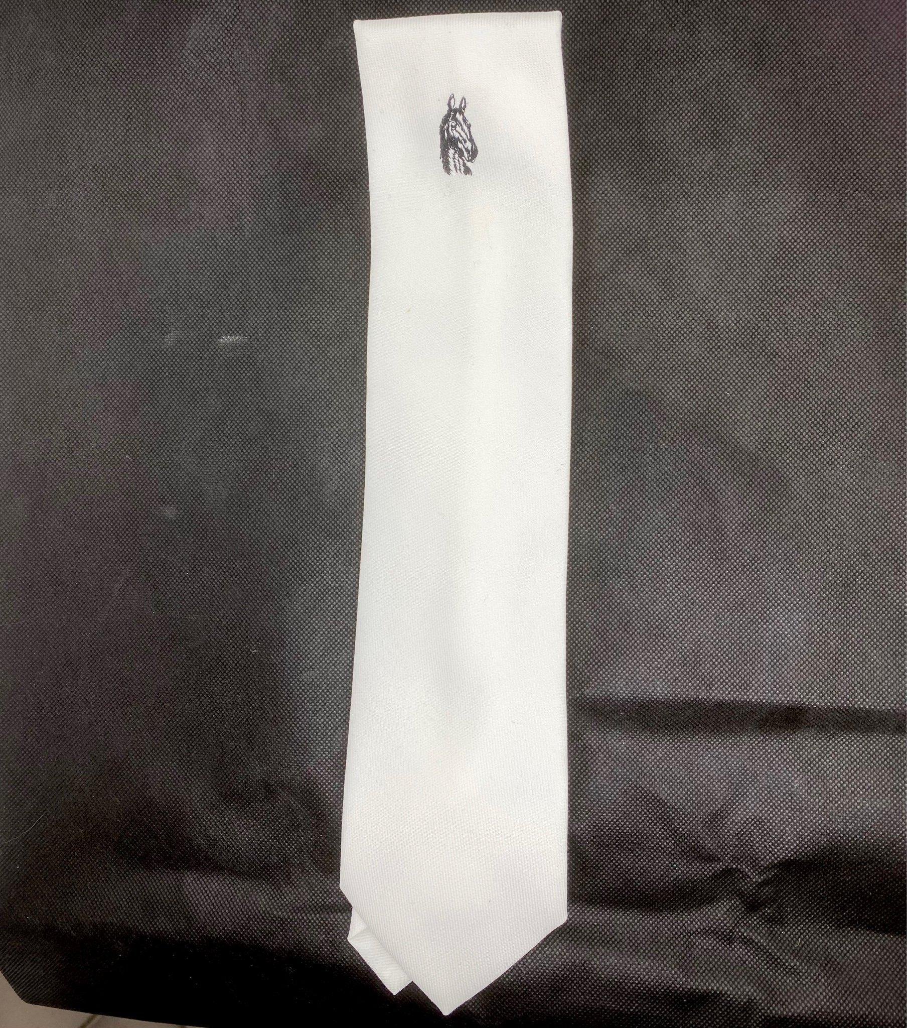 Se produkter som liknar NY! Vit slips Elton med häs.. på Tradera