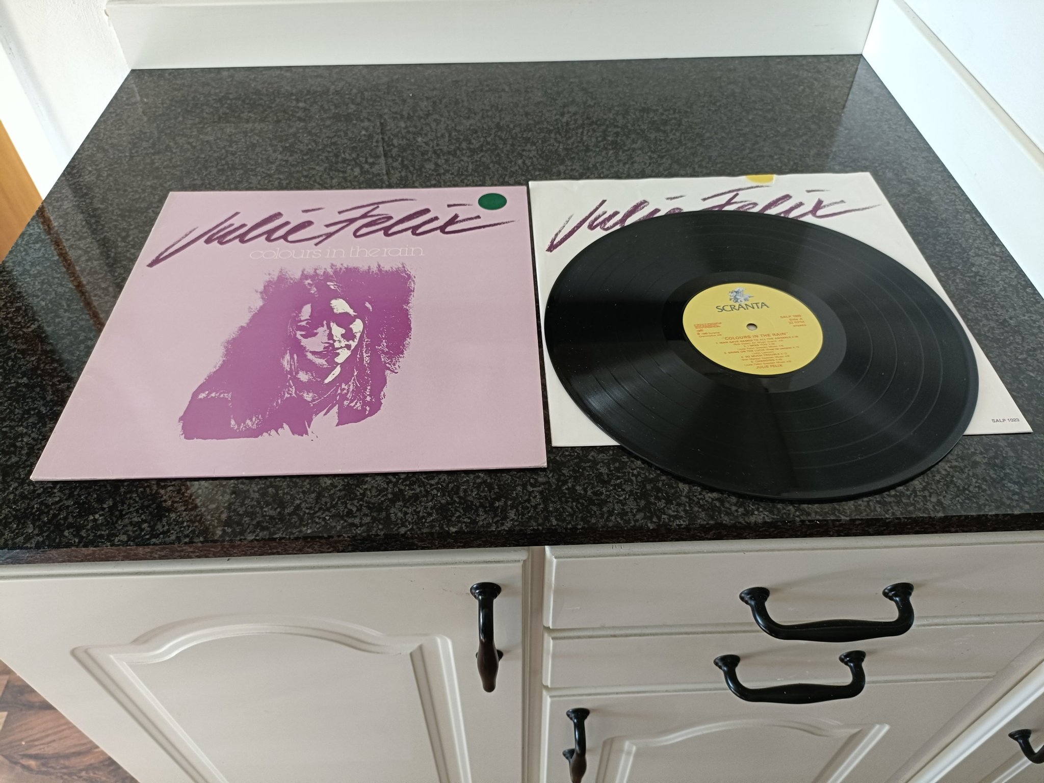 Julie Felix – Colours In The Rain (Scranta – SA.. | Köp på Tradera ...