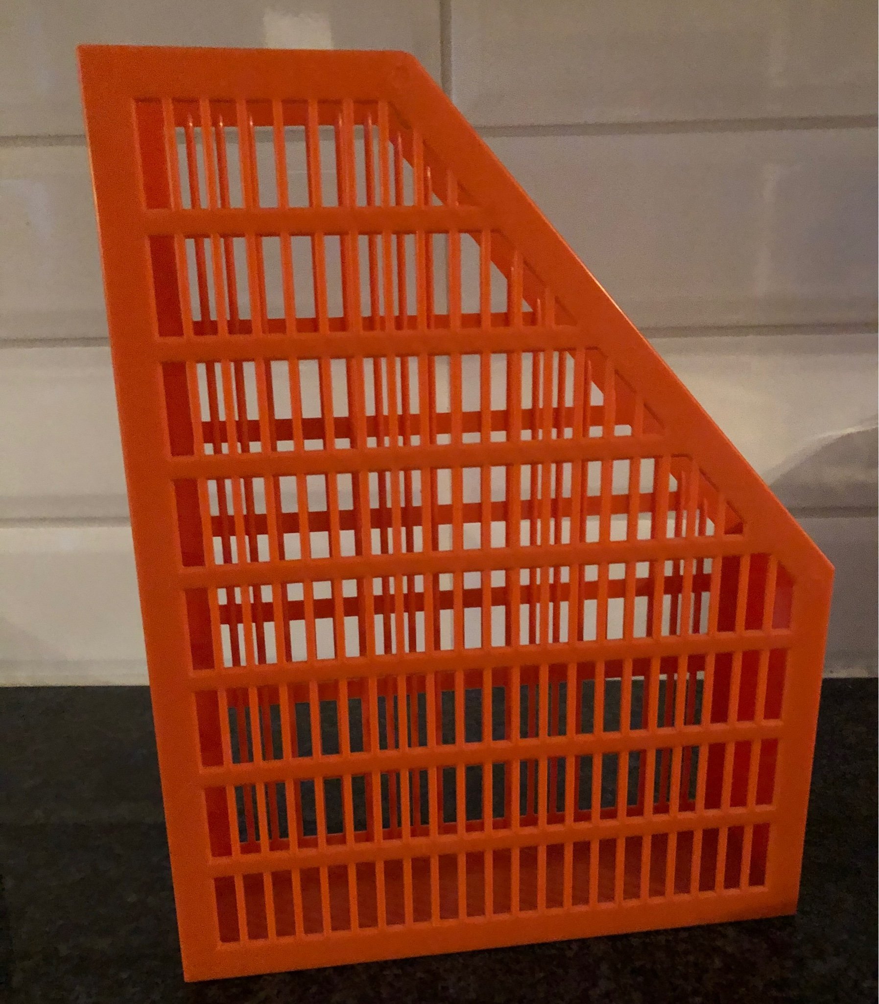 Retro Tidskriftssamlare i plast från Ideal Plas.. (424750037 Retro Tidskriftssamlare i plast från Ideal Plas.. (424750037