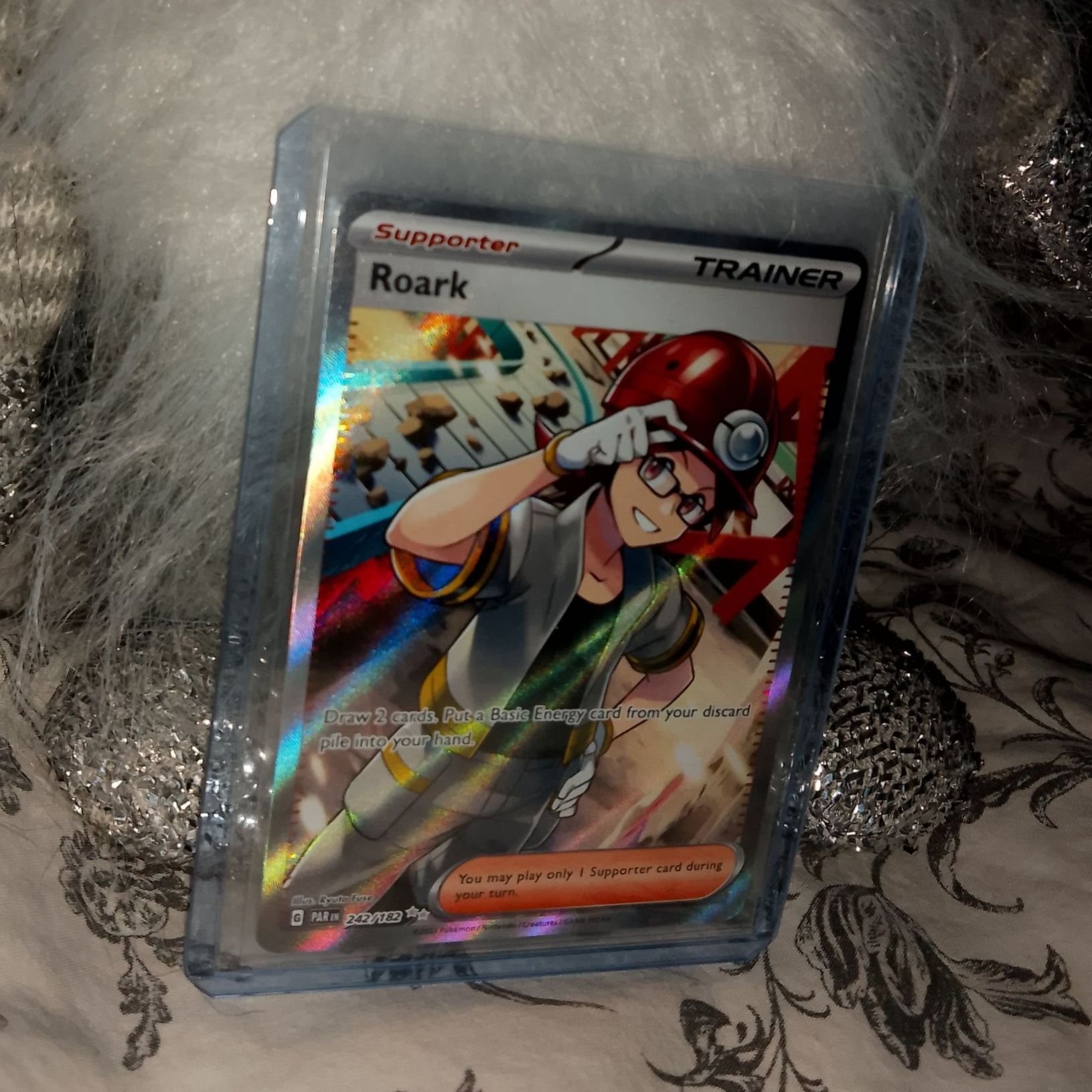 Roark Full Art - Paradox Rift 242/182 - Mint - .. | Kp p Tradera (731860419) Roark Full Art - Paradox Rift 242/182 - Mint - .. | Kp p Tradera (731860419)
