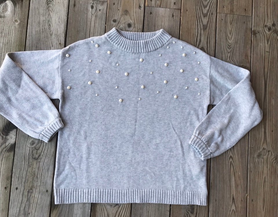 GERRY WEBER grå stickad tröja med pärlor dam strl 36 i mkt fint skick GERRY WEBER grå stickad tröja med pärlor dam strl 36 i mkt fint skick