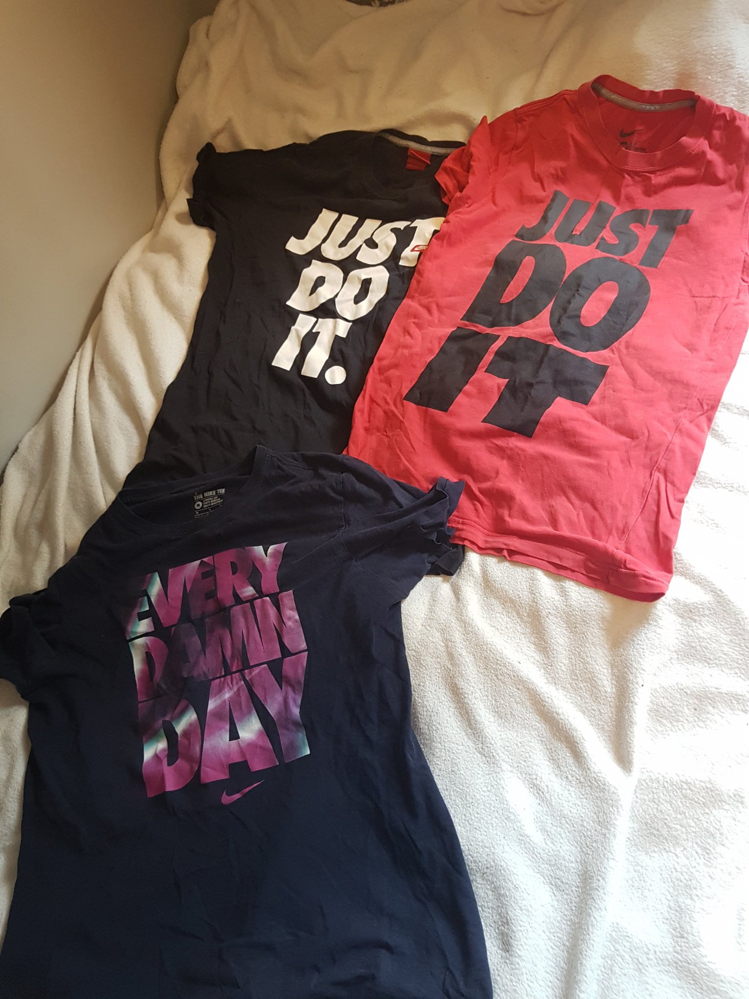 Massa olika T-Shirts