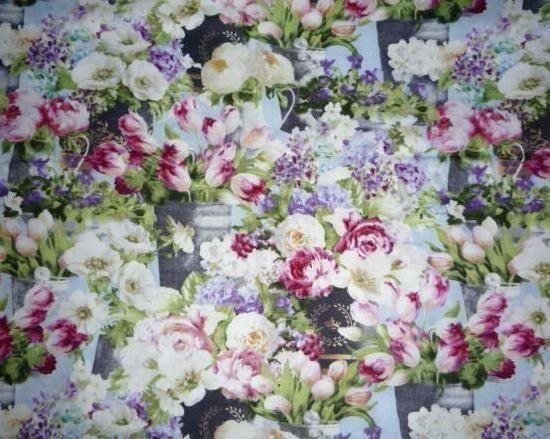 Tyg med vackra blommor till lapptäcke kudde..