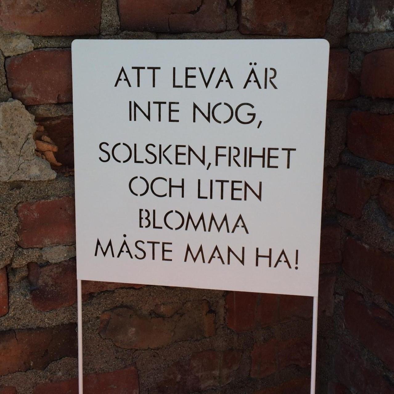 trädgårdsskylt i metall trädgård inredning metallskylt citat text ordspråk