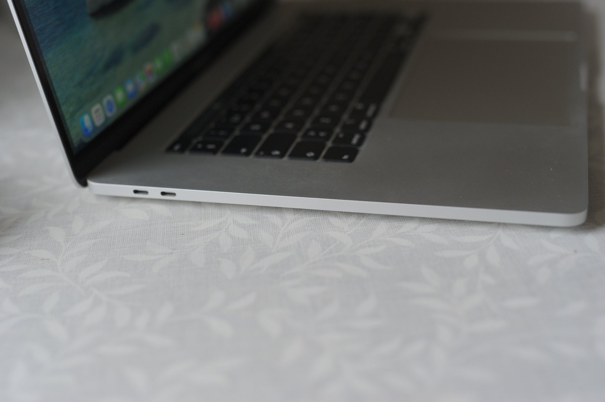 Apple Macbook Pro 16 tum 2019 i9 2TB i bra skick | Köp på Tradera