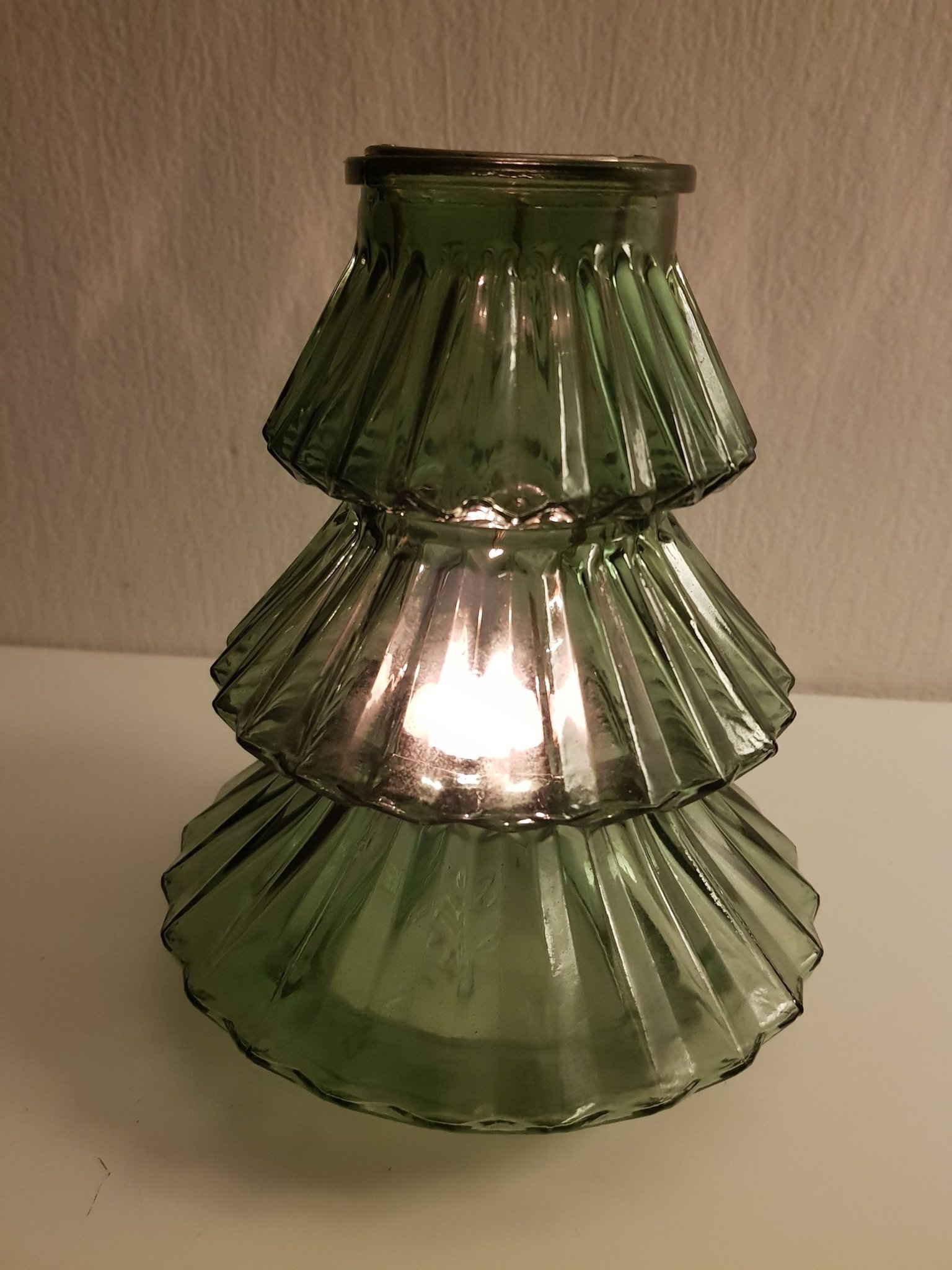 Dekorativ julgran i glas med ljushållare som pa.. Köp på Tradera