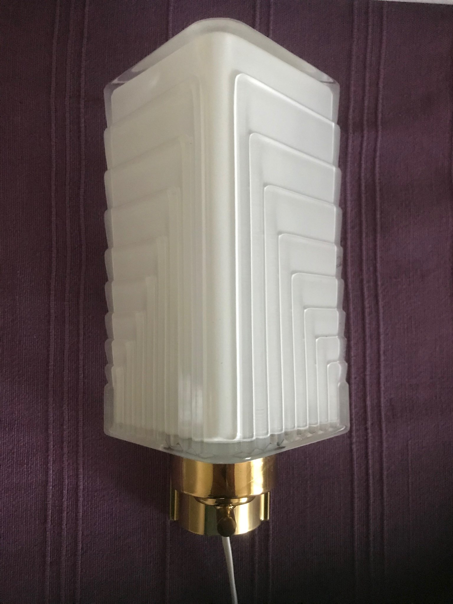 Fin äldre vägglampa glaskupafelfri Fin äldre vägglampa glaskupafelfri