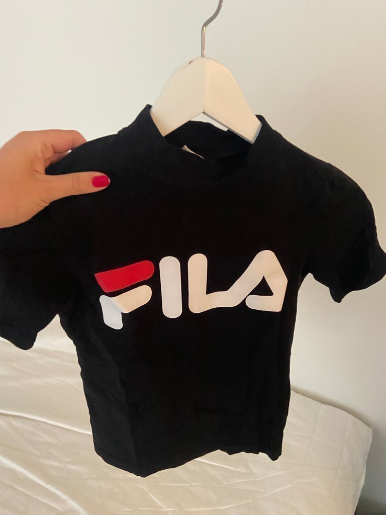 Se produkter som liknar Svart T shirt FILA XS p Tradera 612333629