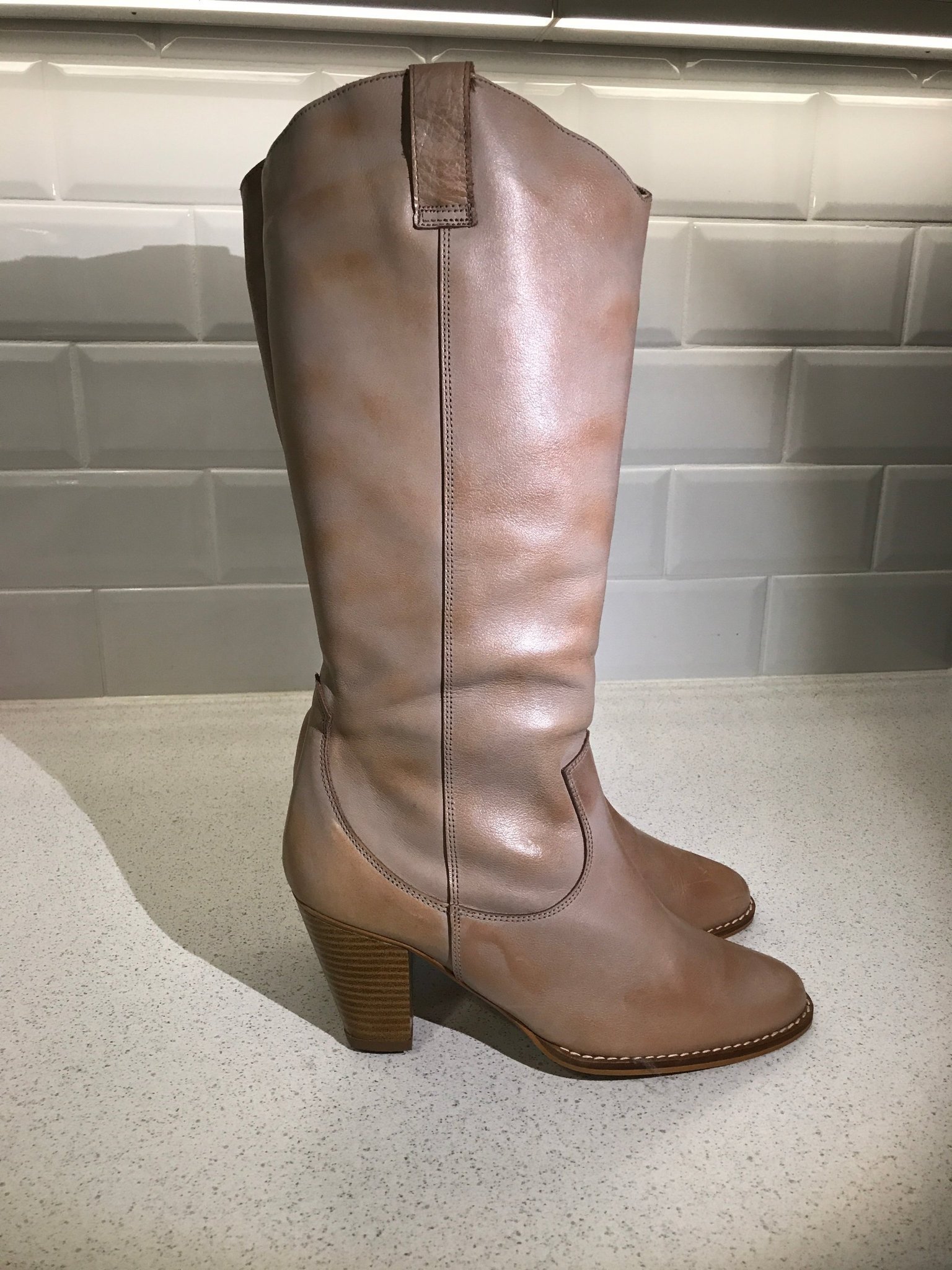 Skinnstövel med klack beige st 40 Skinnstövel med klack beige st 40