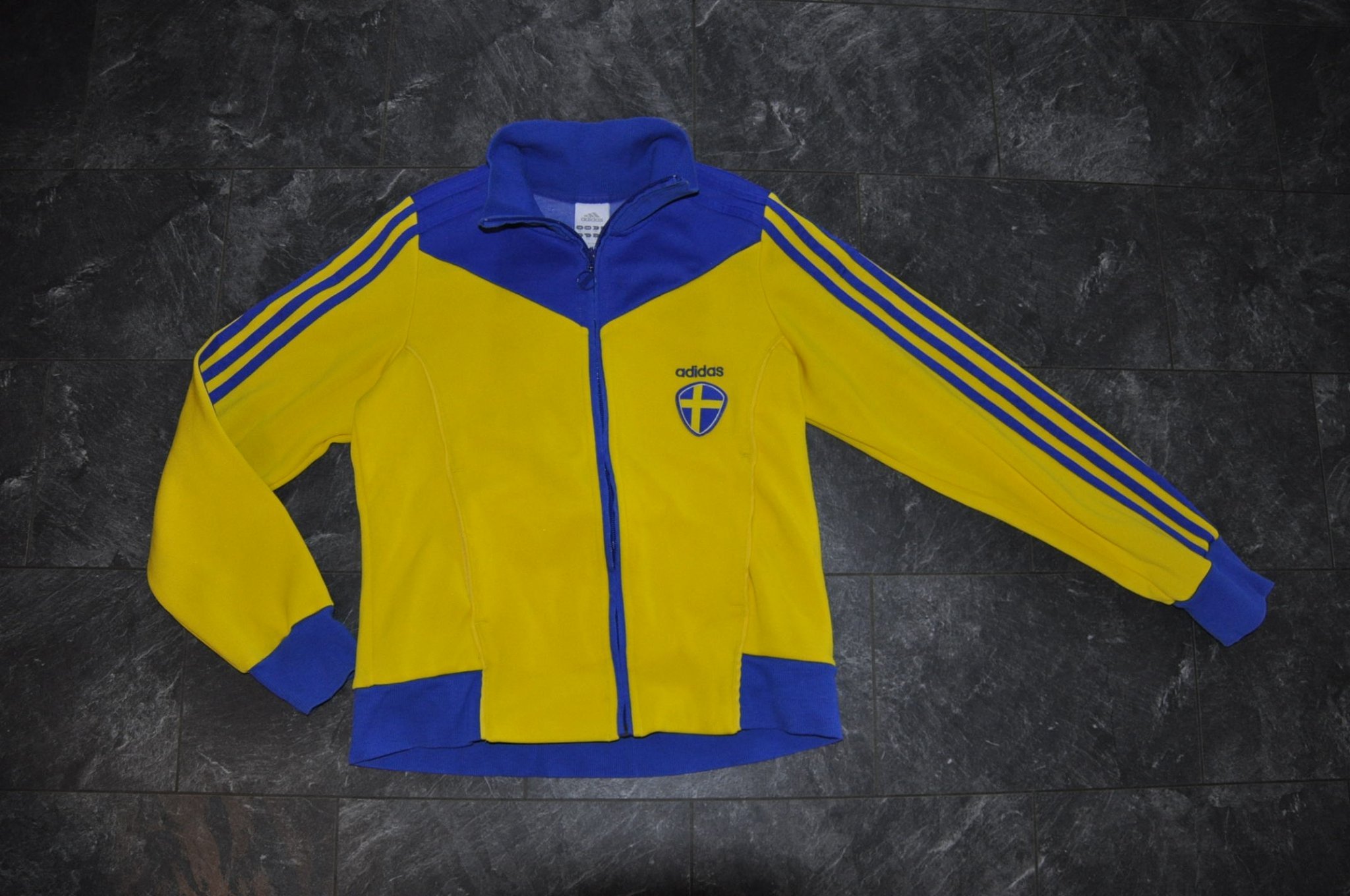 Retro! Adidas Sverige träningsjacka i zipmodell.. (420824617 Midjeväskor | adidas Sverige