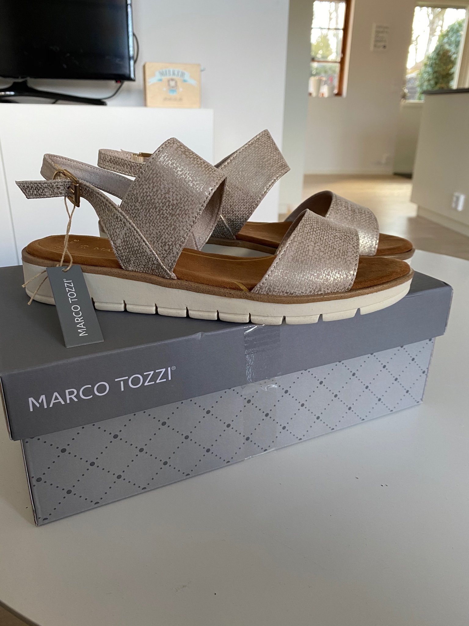 Nya/oanvända sandaler från Marco Tozzi storlek 39